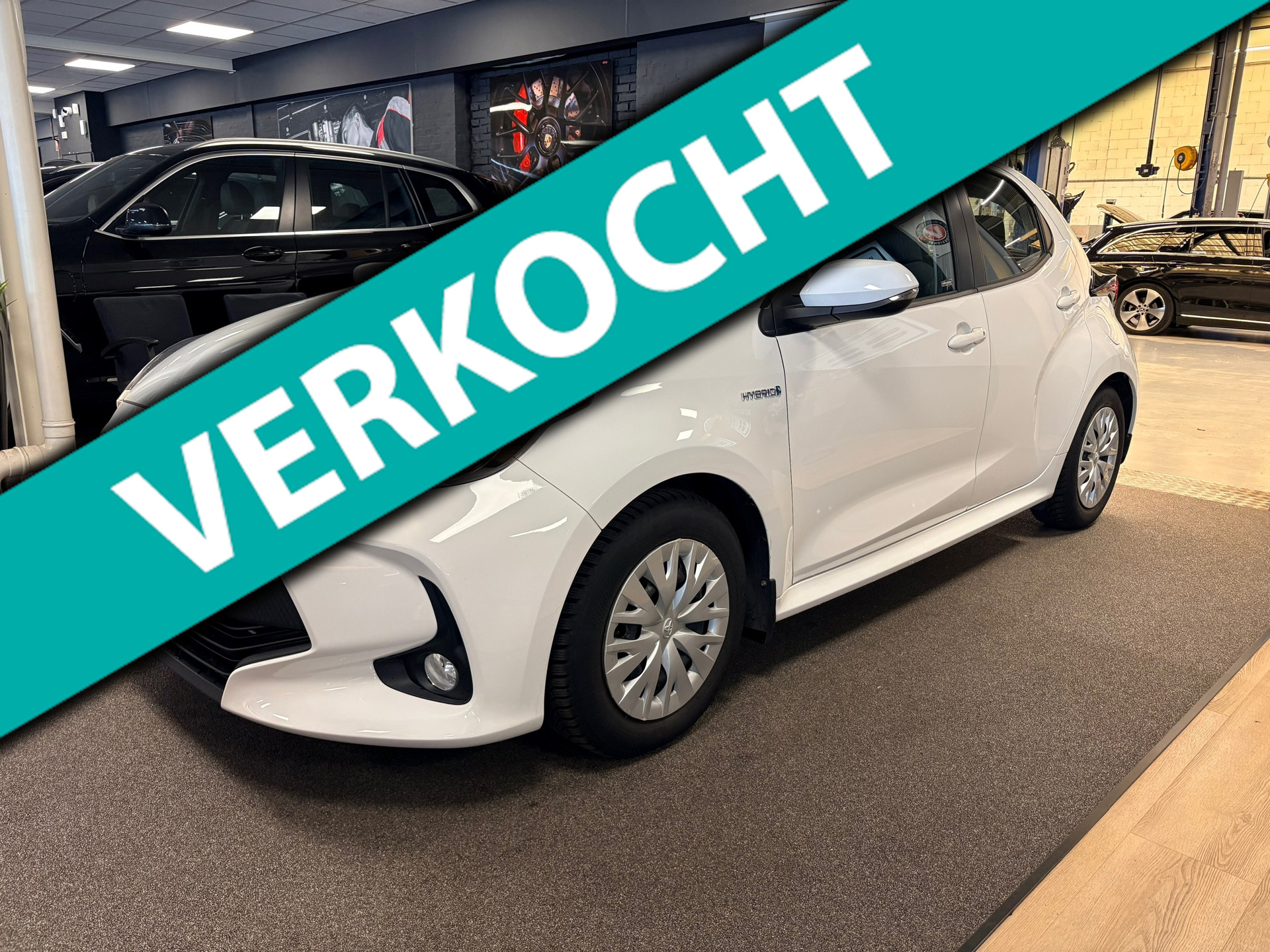 Toyota Yaris 1.5 Hybrid Business Plus automaat/ stuur en stoel verwarming / navigatie /camera 2021 - voorkant