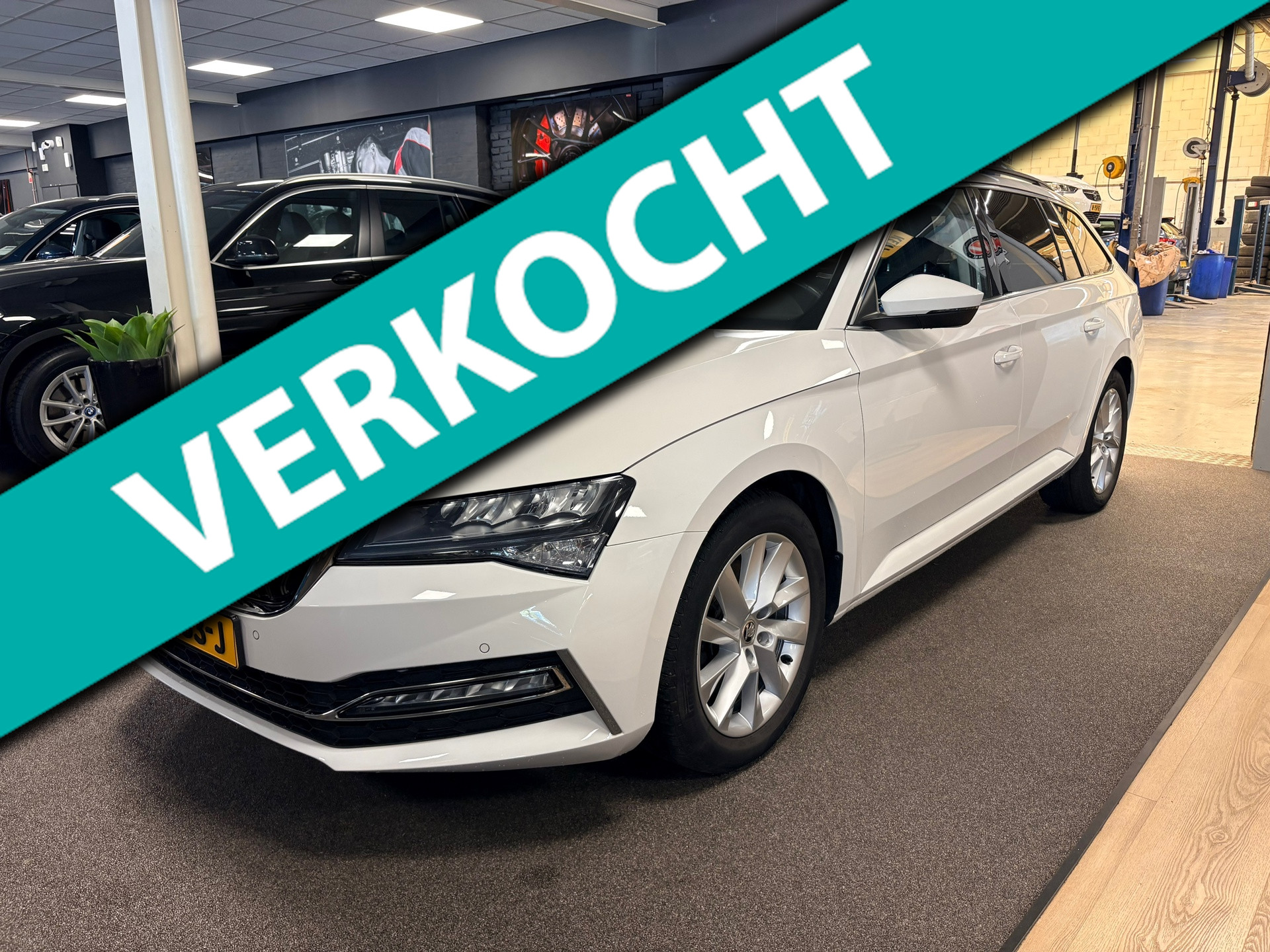 Skoda Superb 1.4 TSI iV phev Business Edition Plus / Navigatie / led / stoel verwarming 2020 - voorkant