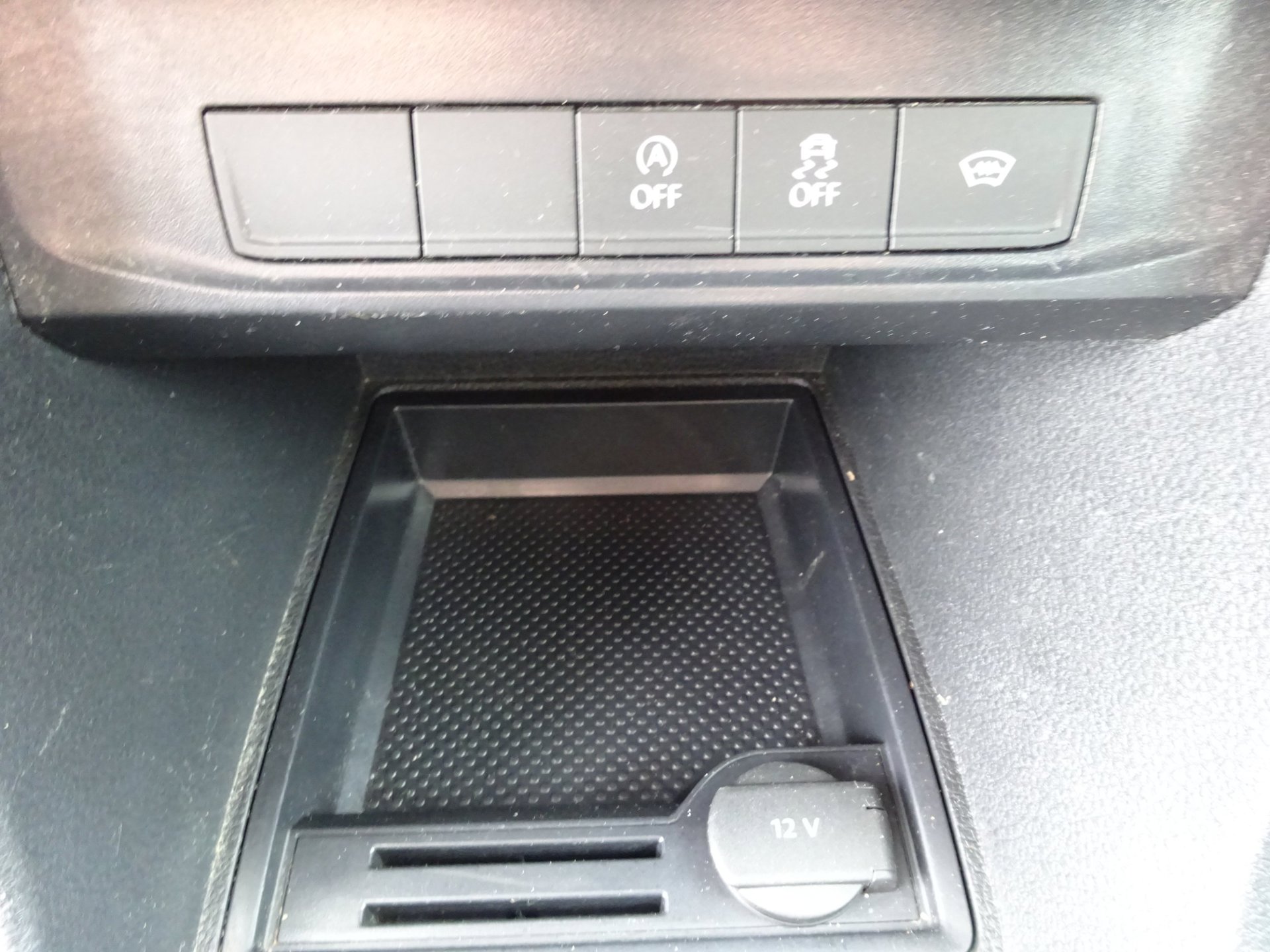 Foto van Volkswagen Caddy Modified Partition Wall