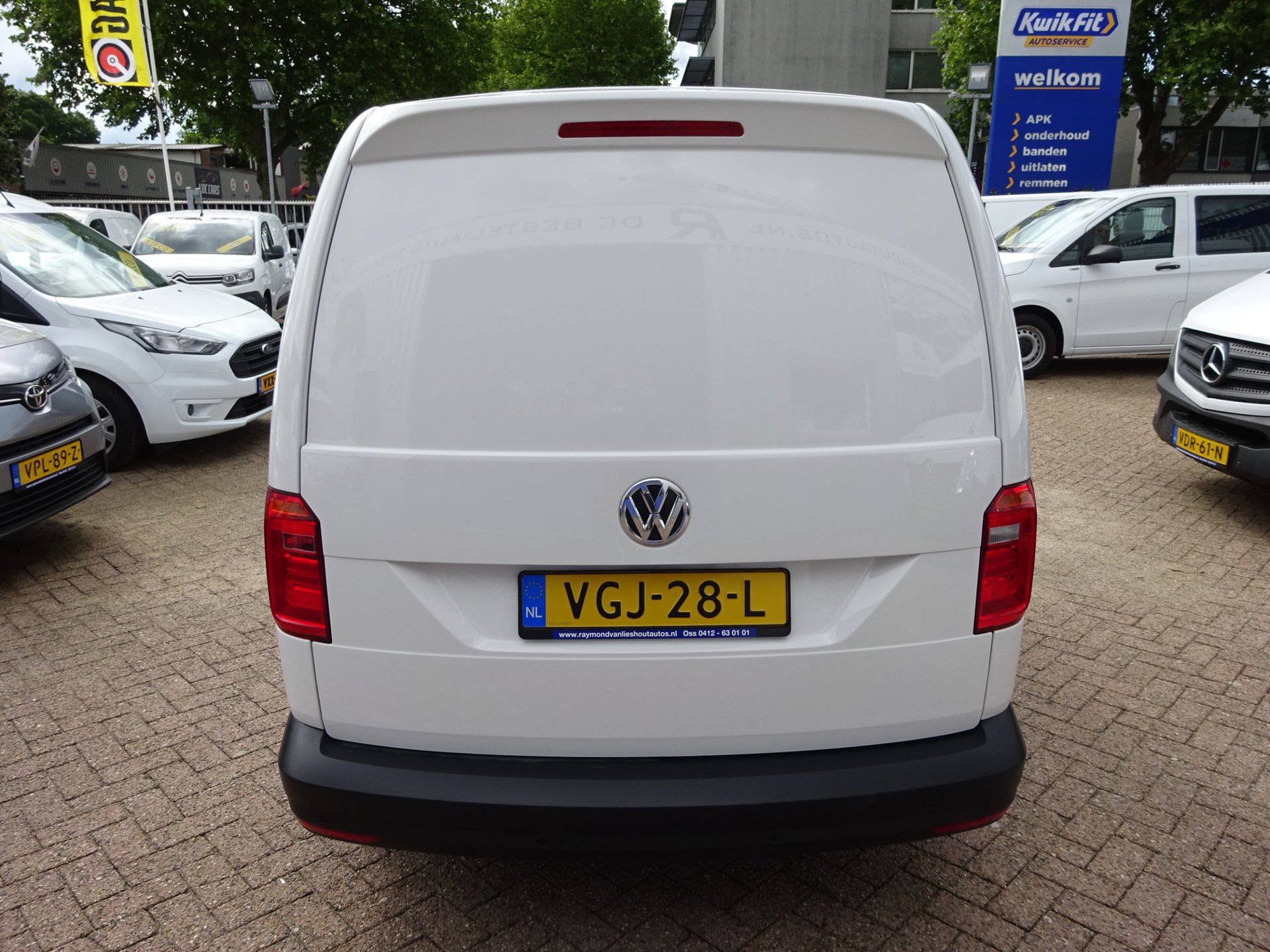 Foto van Volkswagen Caddy Modified Partition Wall