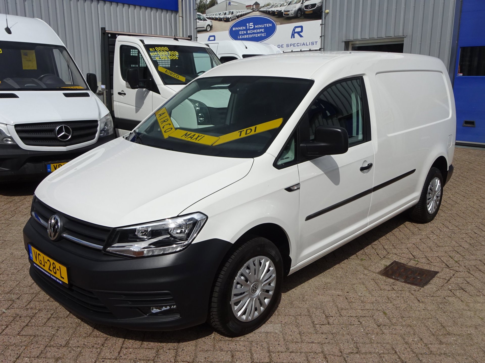 Foto van Volkswagen Caddy Modified Partition Wall