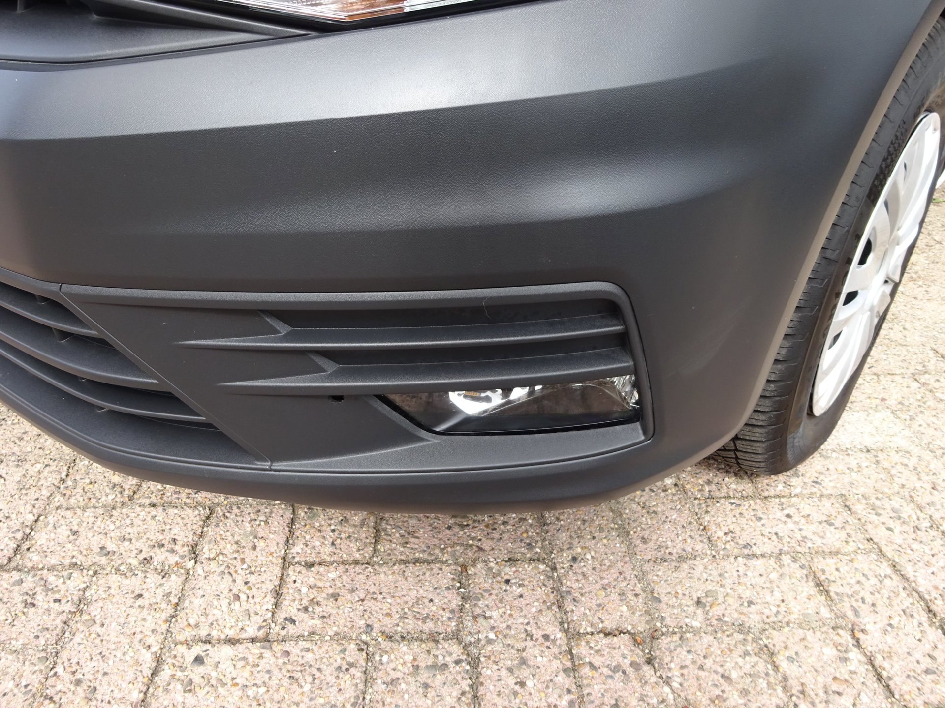 Foto van Volkswagen Caddy Modified Partition Wall
