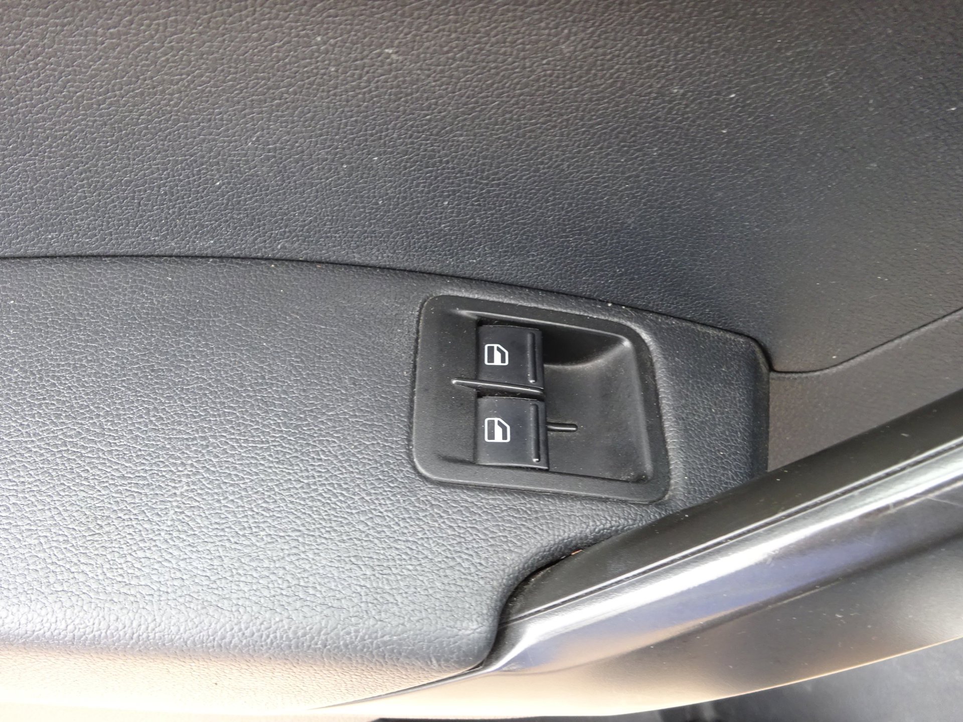 Foto van Volkswagen Caddy Modified Partition Wall