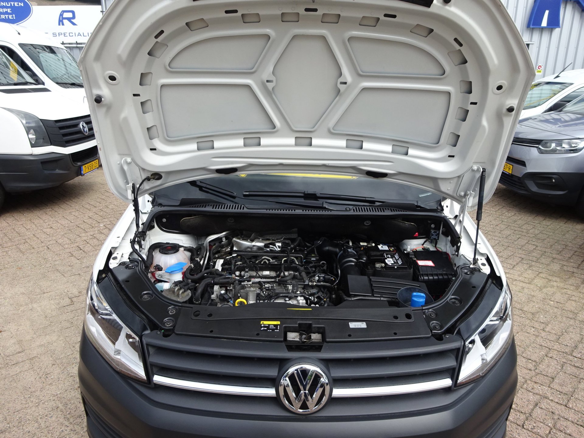 Foto van Volkswagen Caddy Modified Partition Wall