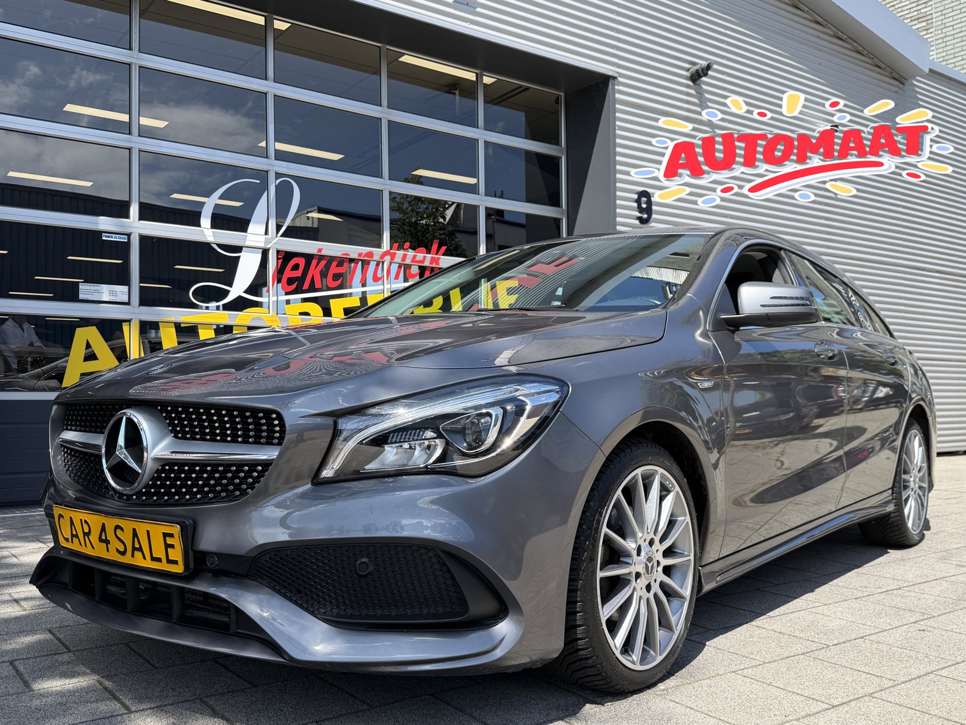 Mercedes-Benz Cla-klasse Shooting Brake 180 AMG - Automaat I Airco I Sport pakket I LED I PDC I 1/2 Leer I Dealer onderhouden 2019 - voorkant