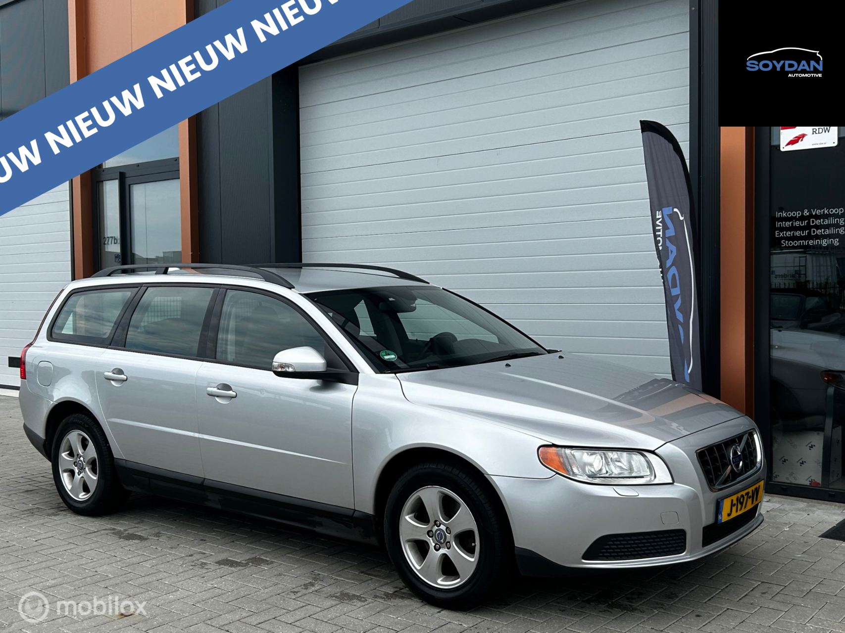 Volvo V70 2.0 Momentum | HALF LEDER | CRUISE | CLIMA | 2009 - voorkant