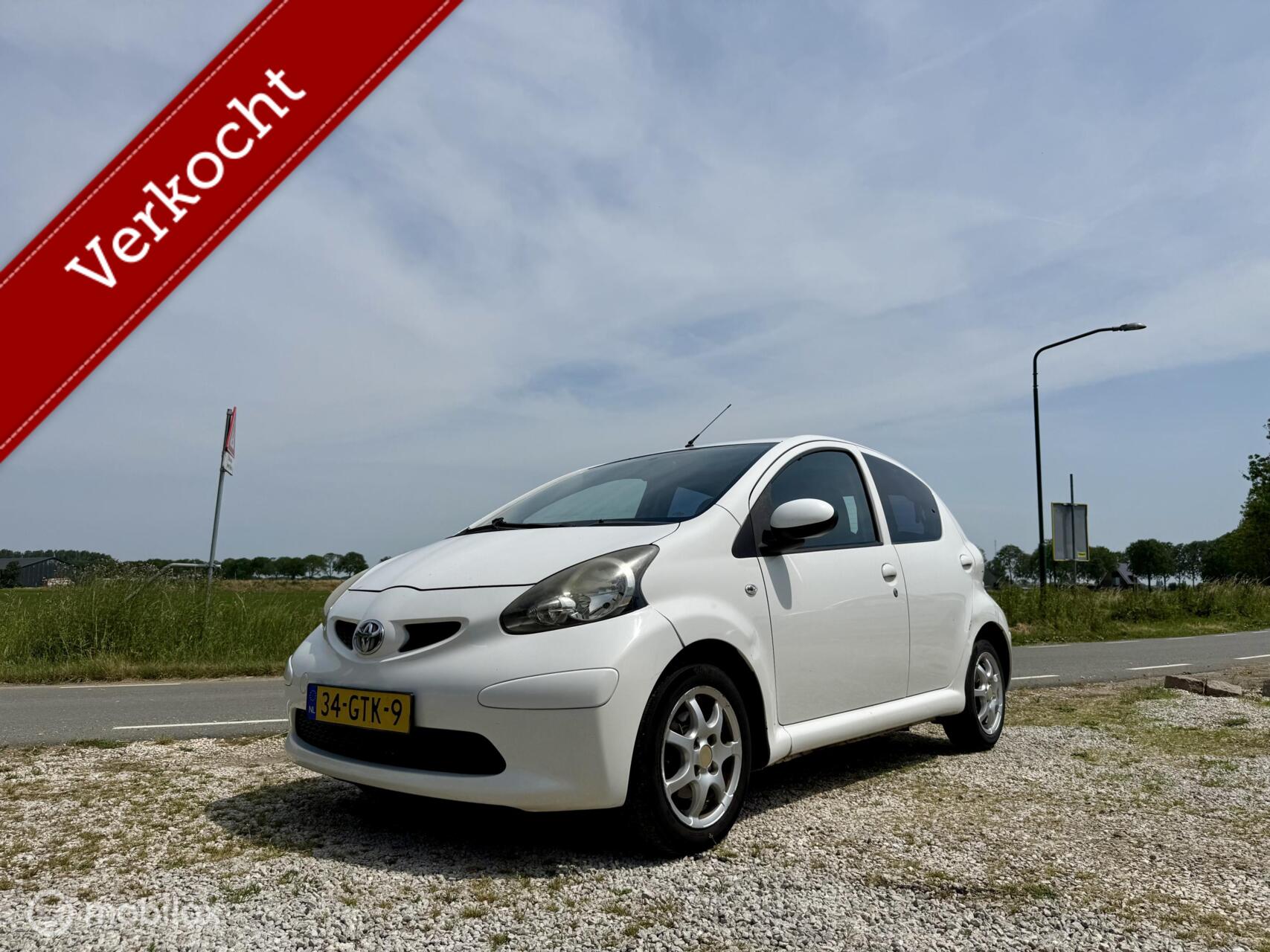 Toyota Toyota Aygo 1.0-12V +, BJ 2008, Zuinig, APK, 5 deurs 2008 - voorkant