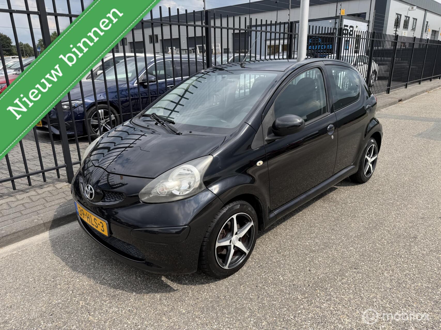 Toyota Toyota Aygo 1.0-12V + airco 150.000 km 2009 - voorkant