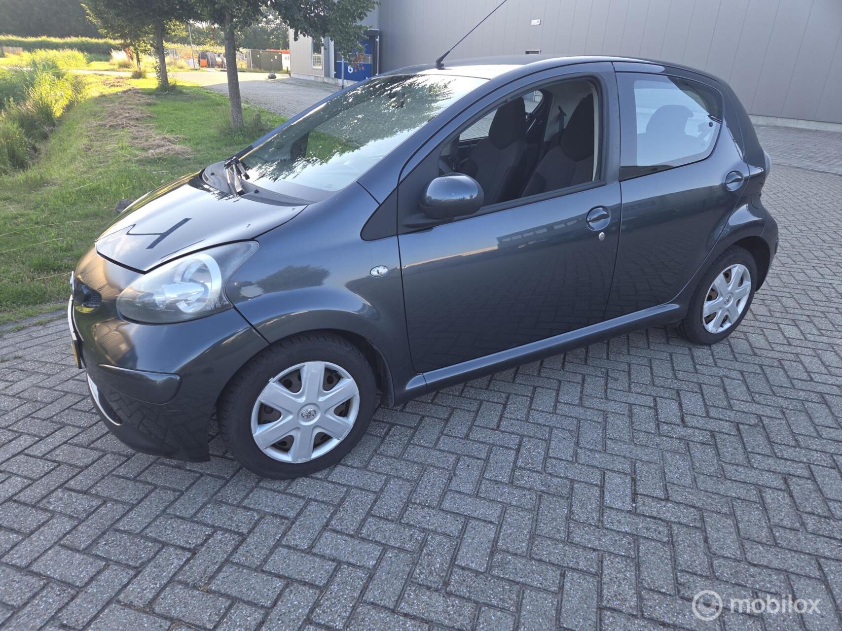 Toyota Toyota Aygo 1.0-12V 2010 - voorkant