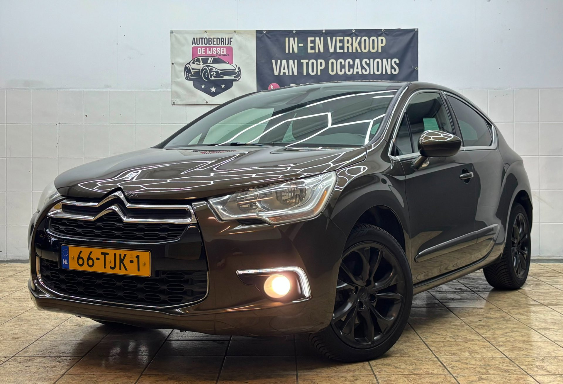 Citroen Ds4 1.6 THP So Chic 2012 - voorkant