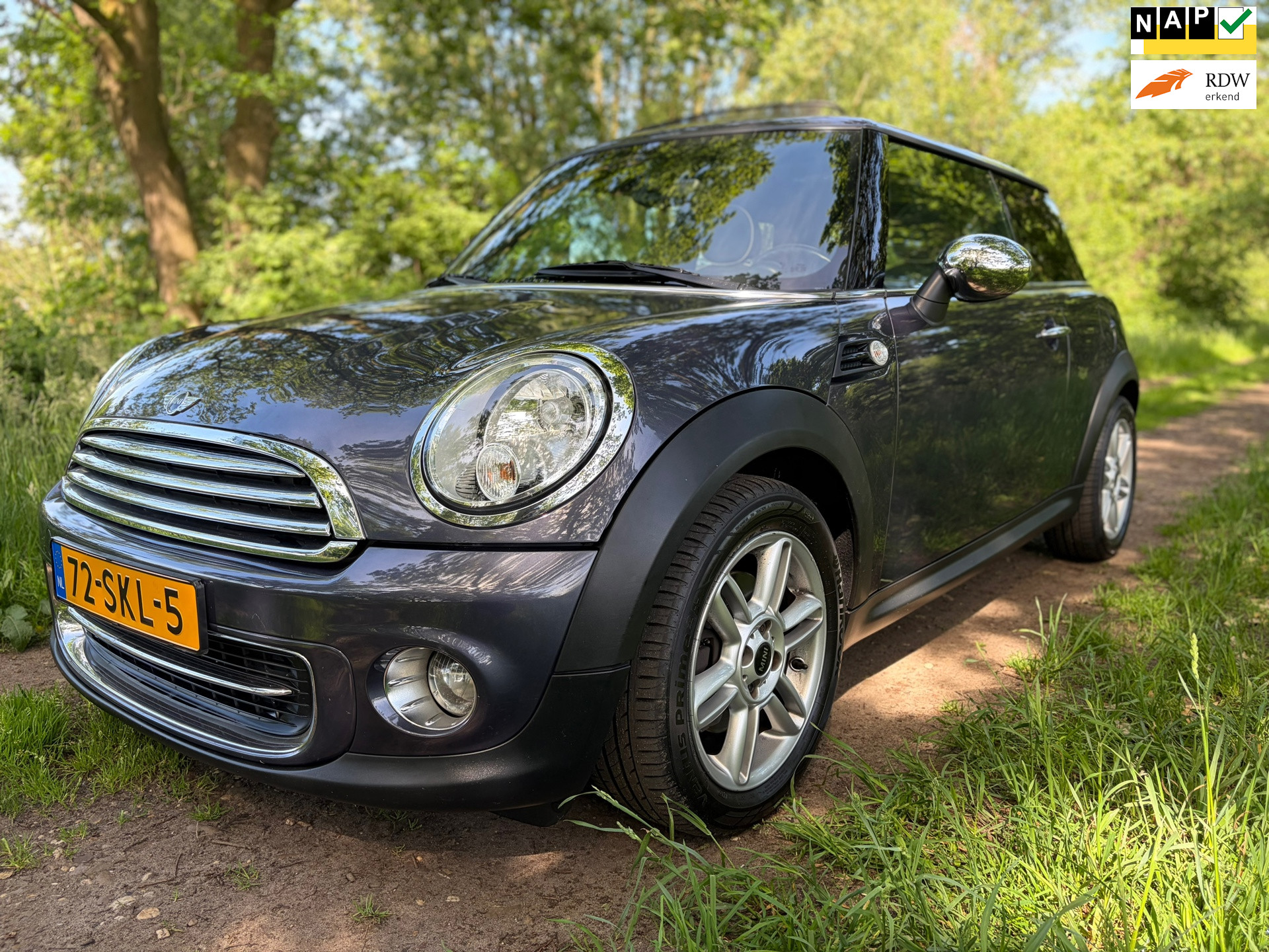 Mini Cooper 1.6 Cooper 10 Years II/Dealer onh./Panorama/Navi/Cruise! 2011 - voorkant