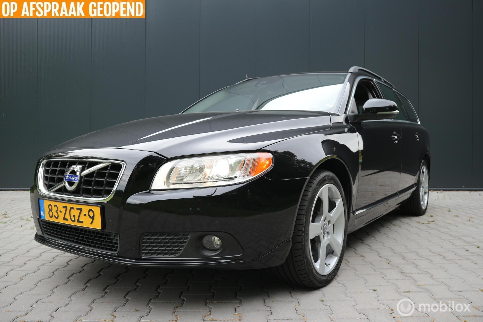 Volvo V70 1.6 T4 Momentum AUTOMAAT/XENON/LEDER/ECC/NAP 2012 - voorkant