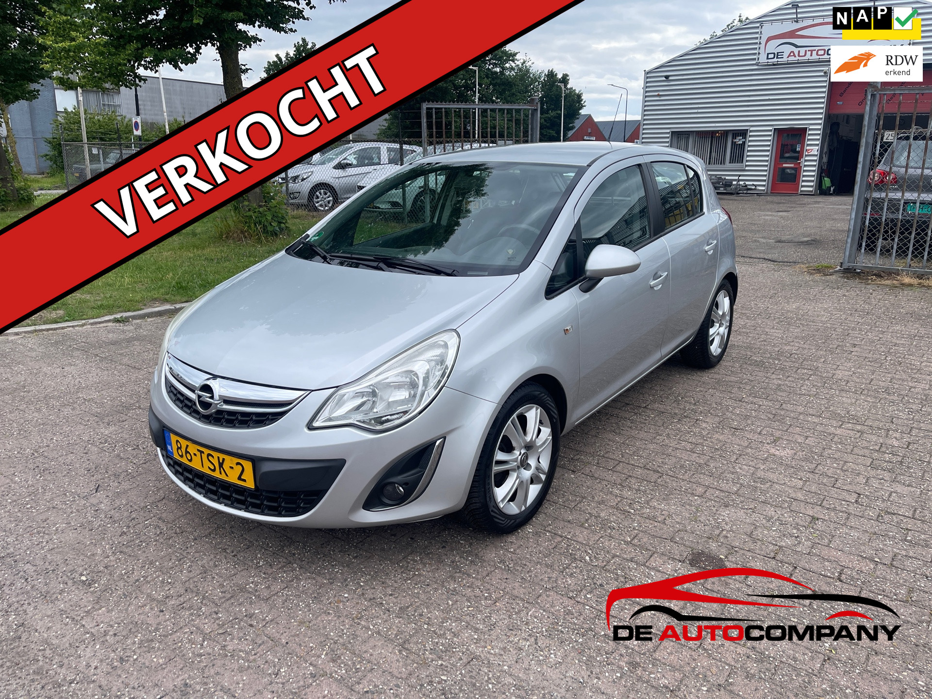 Opel Corsa 1.4-16V Anniversary Edition Dealer Onderhouden 2012 - voorkant