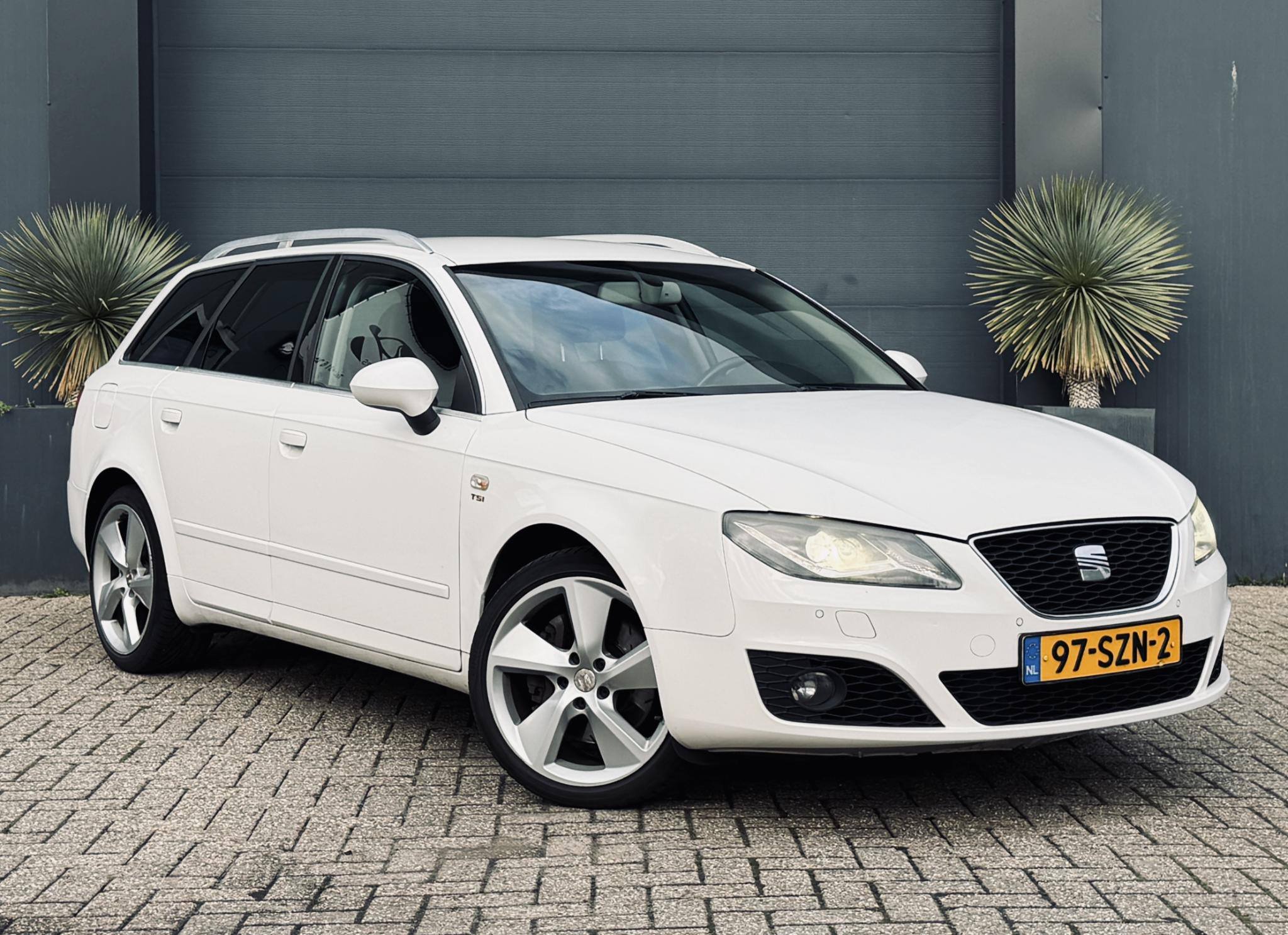 Seat Exeo ST 2.0 TSI Style 2012 - voorkant