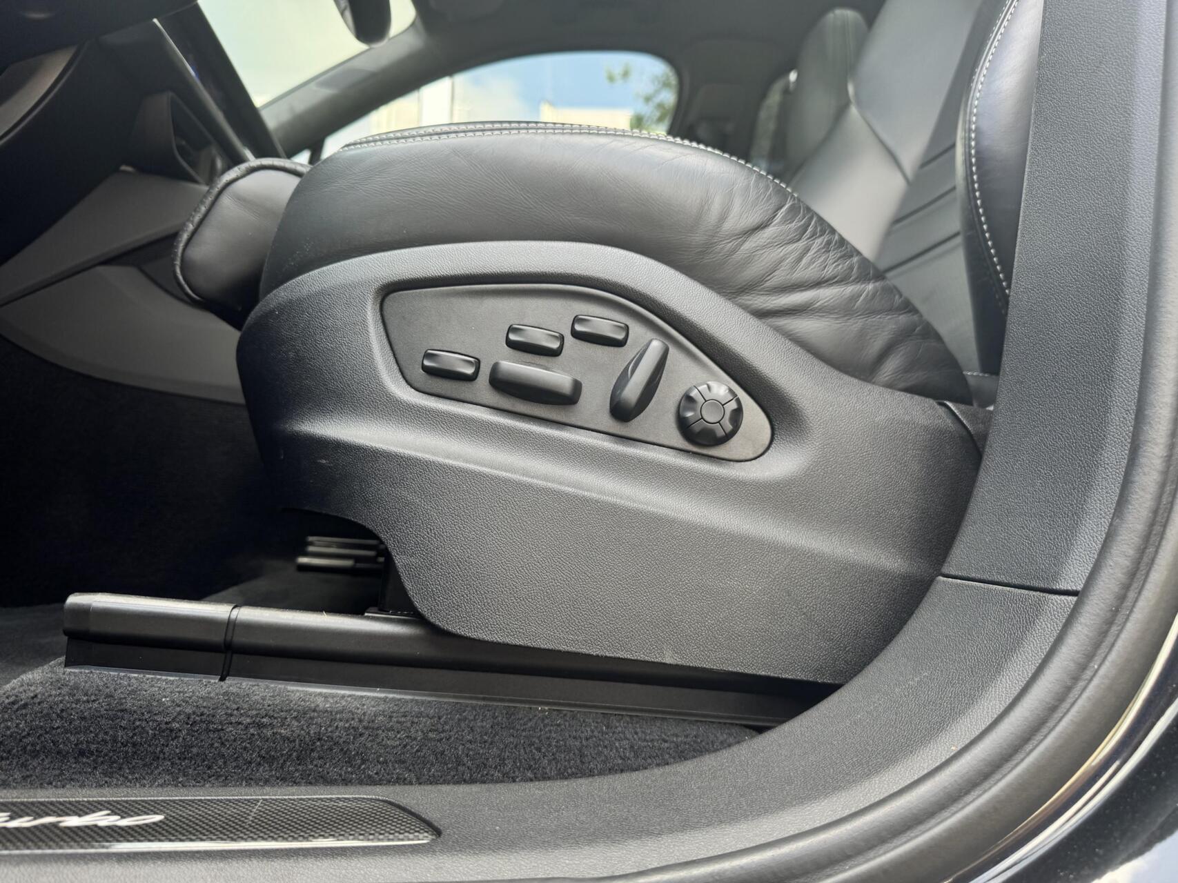 Foto van Porsche Cayenne Turbo E-hybrid