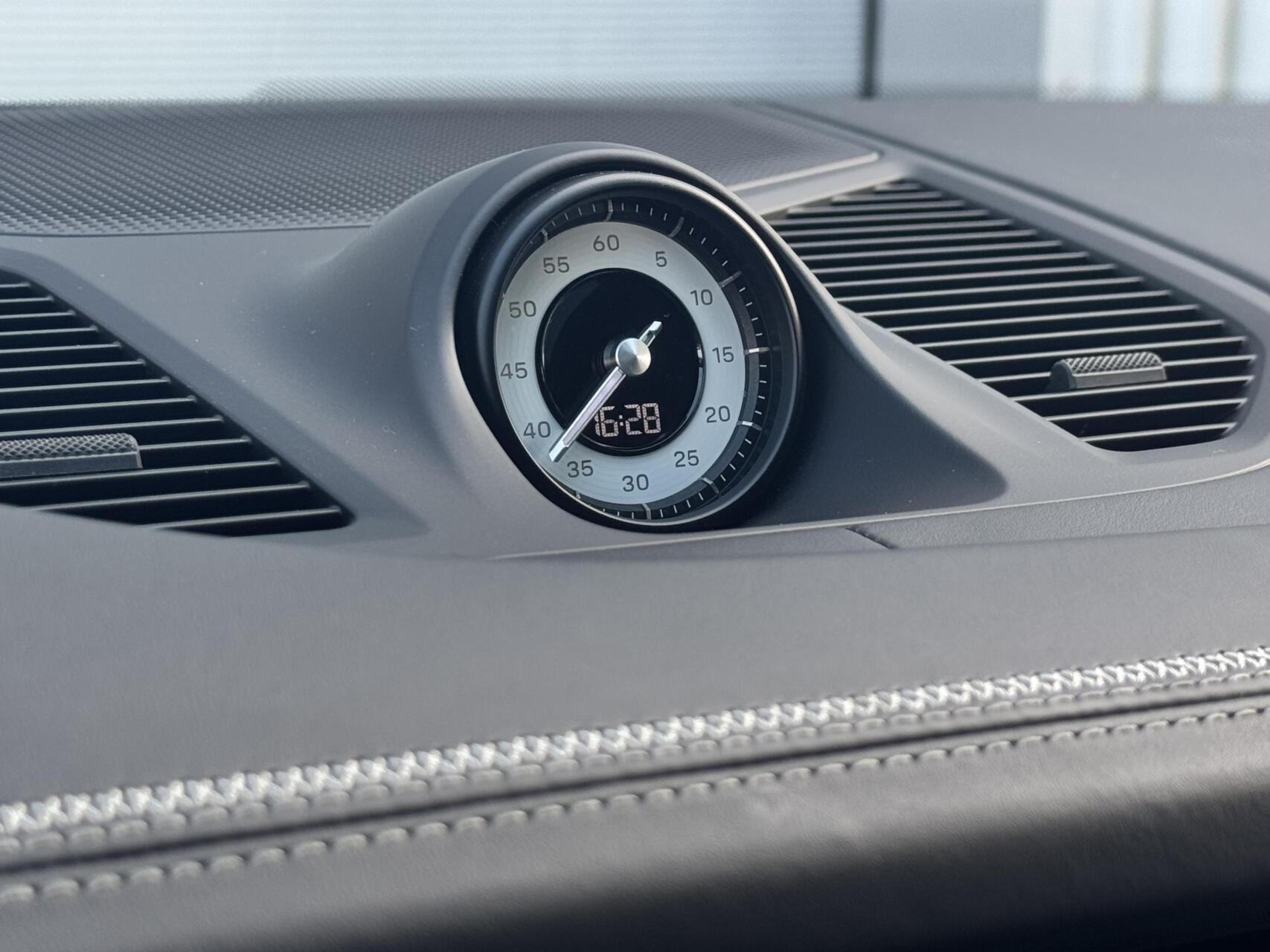 Foto van Porsche Cayenne Turbo E-hybrid