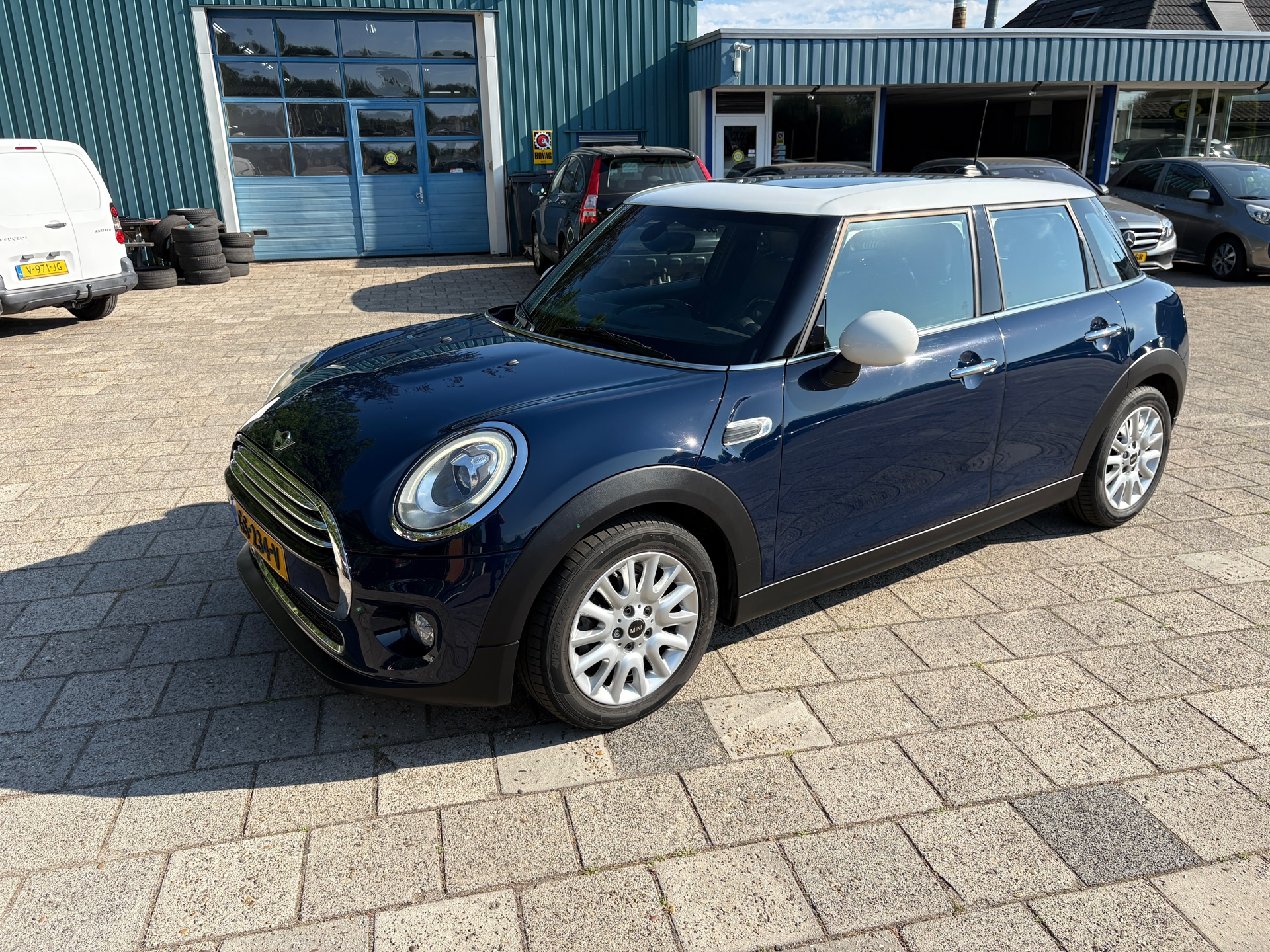 Mini Cooper 1.5 Cooper Chili Business 2015 - voorkant