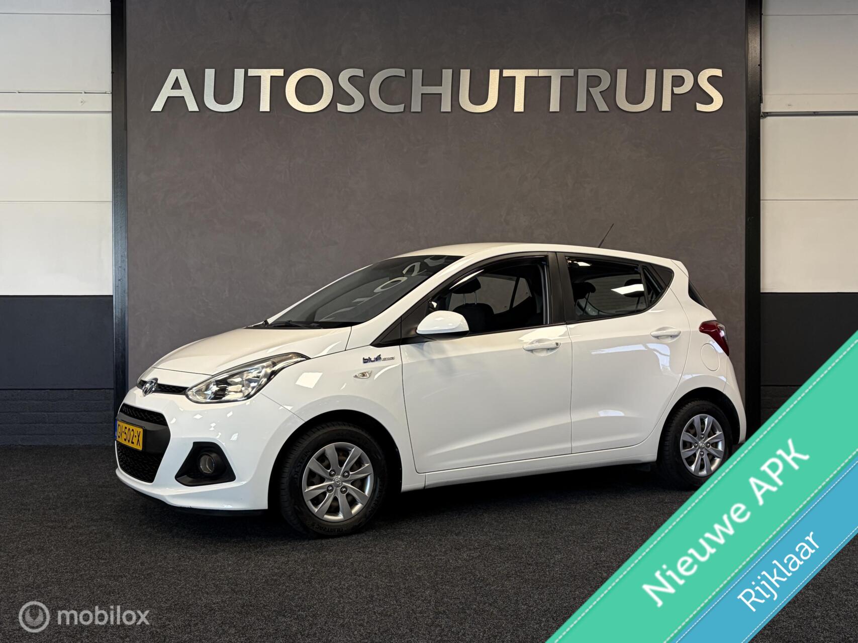 Hyundai I10 1.0i i-Motion Comfort CLIMA / CRUISE / CDV / DEALER O.H. / 2015 - voorkant