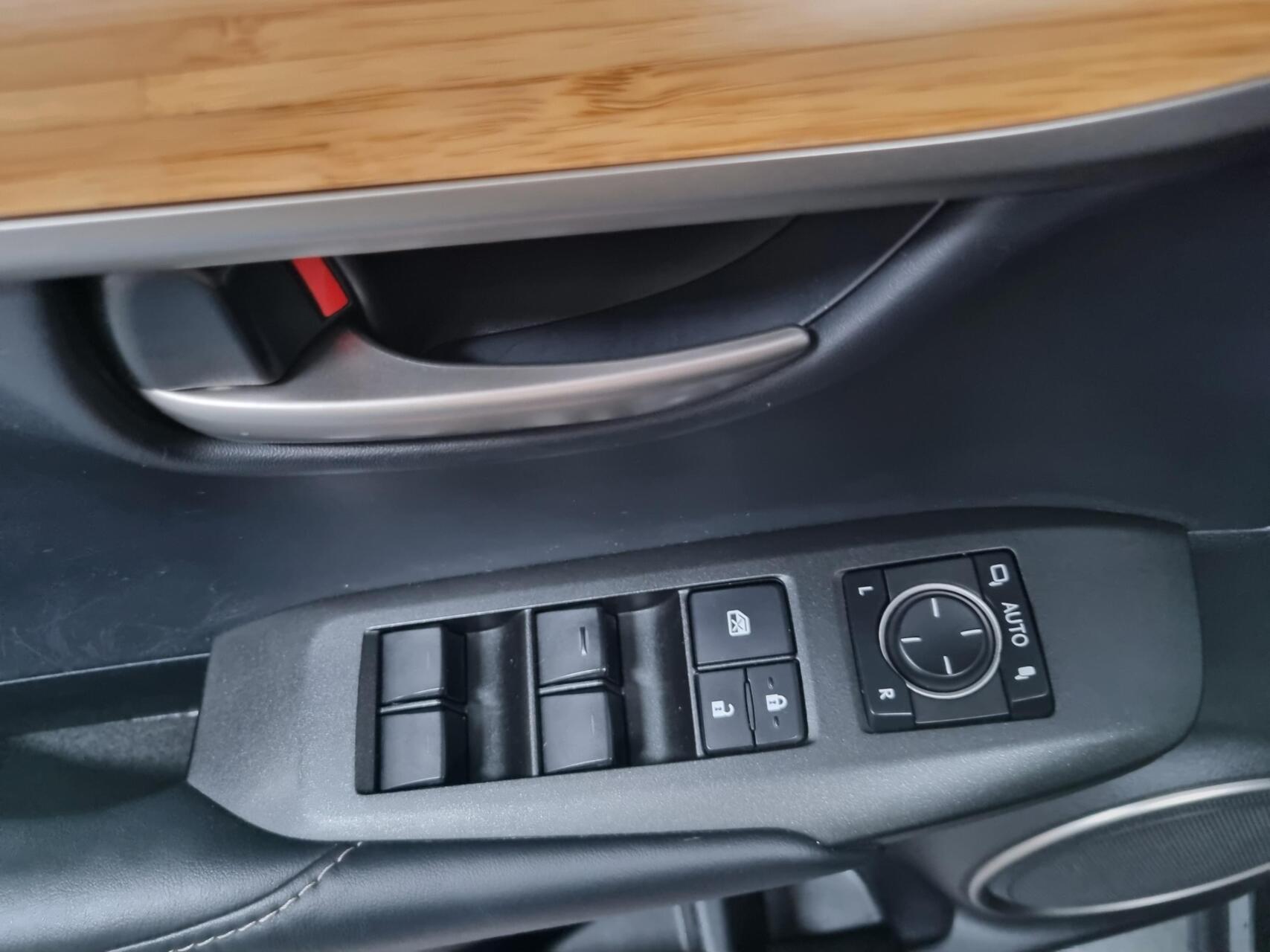 Foto van Lexus Lexus Nx300h
