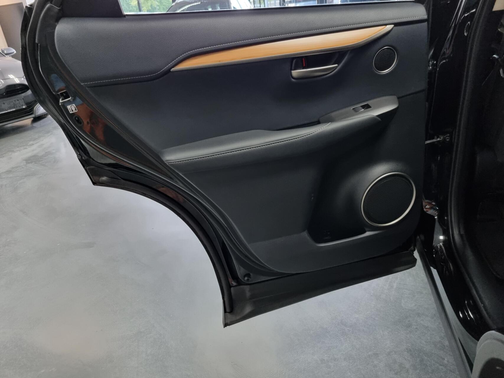 Foto van Lexus Lexus Nx300h