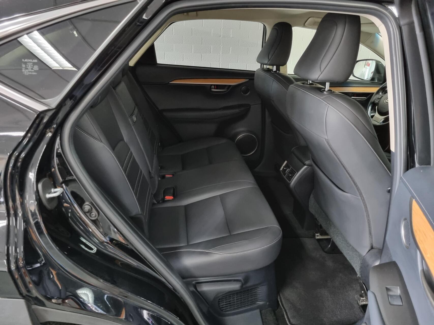 Foto van Lexus Lexus Nx300h