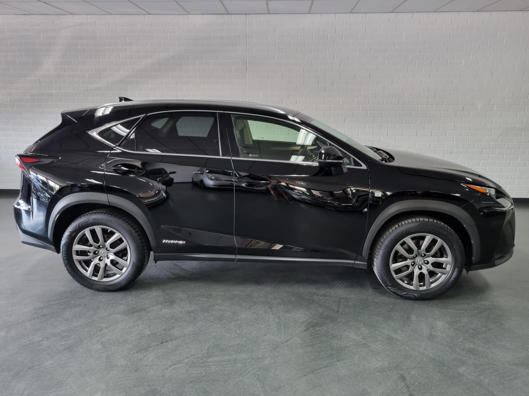 Foto van Lexus Lexus Nx300h