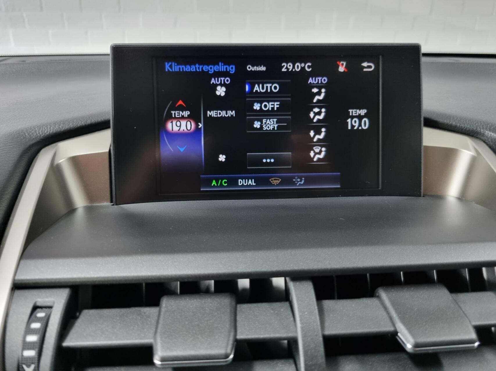 Foto van Lexus Lexus Nx300h