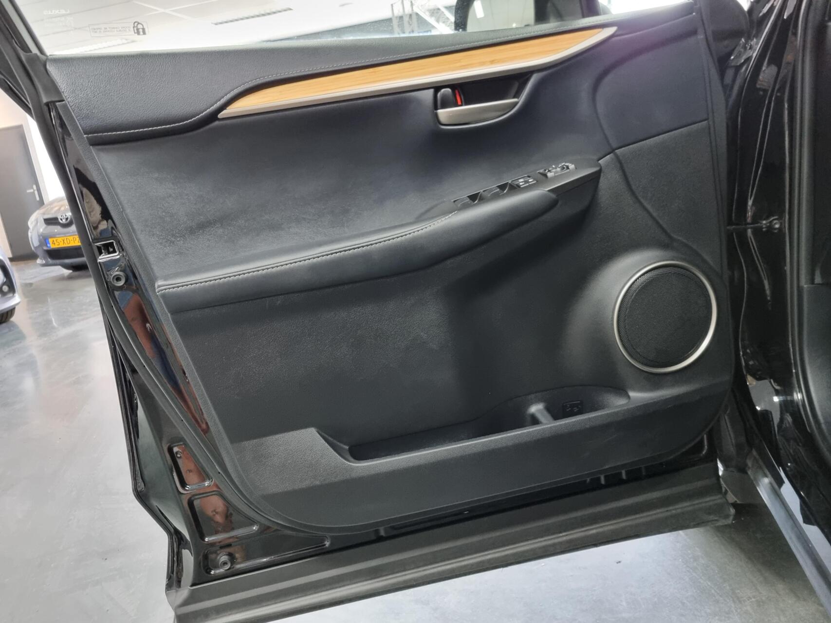 Foto van Lexus Lexus Nx300h