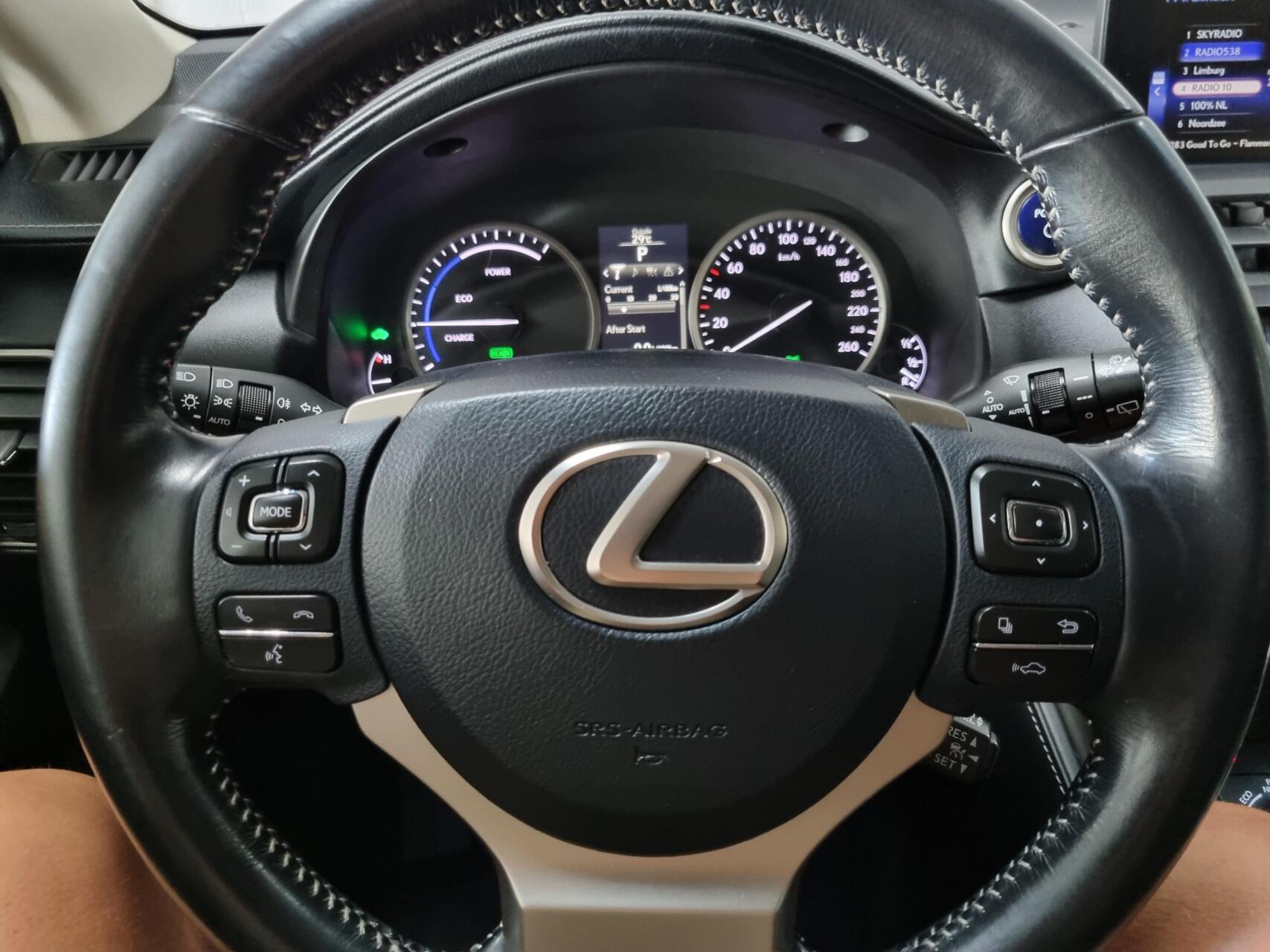Foto van Lexus Lexus Nx300h