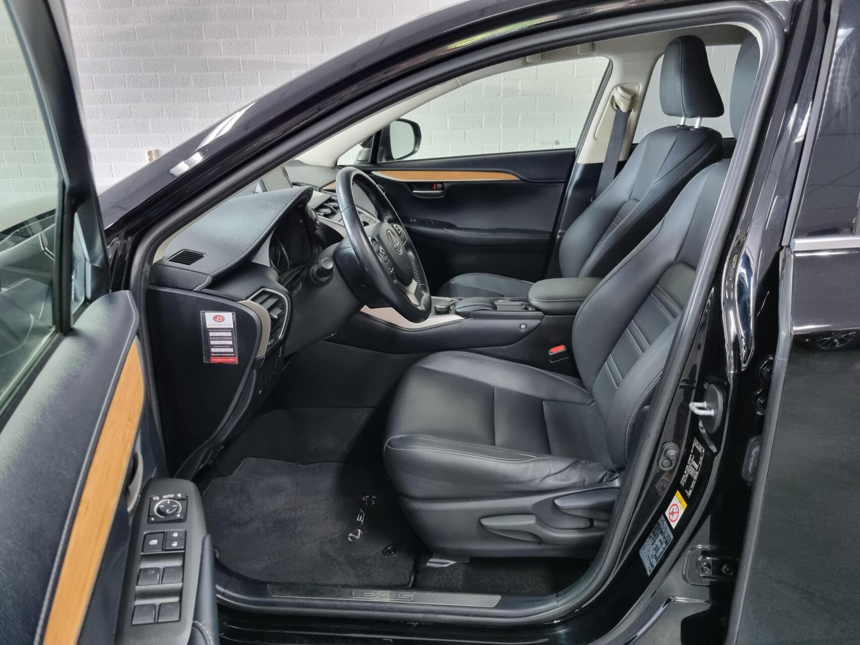 Foto van Lexus Lexus Nx300h