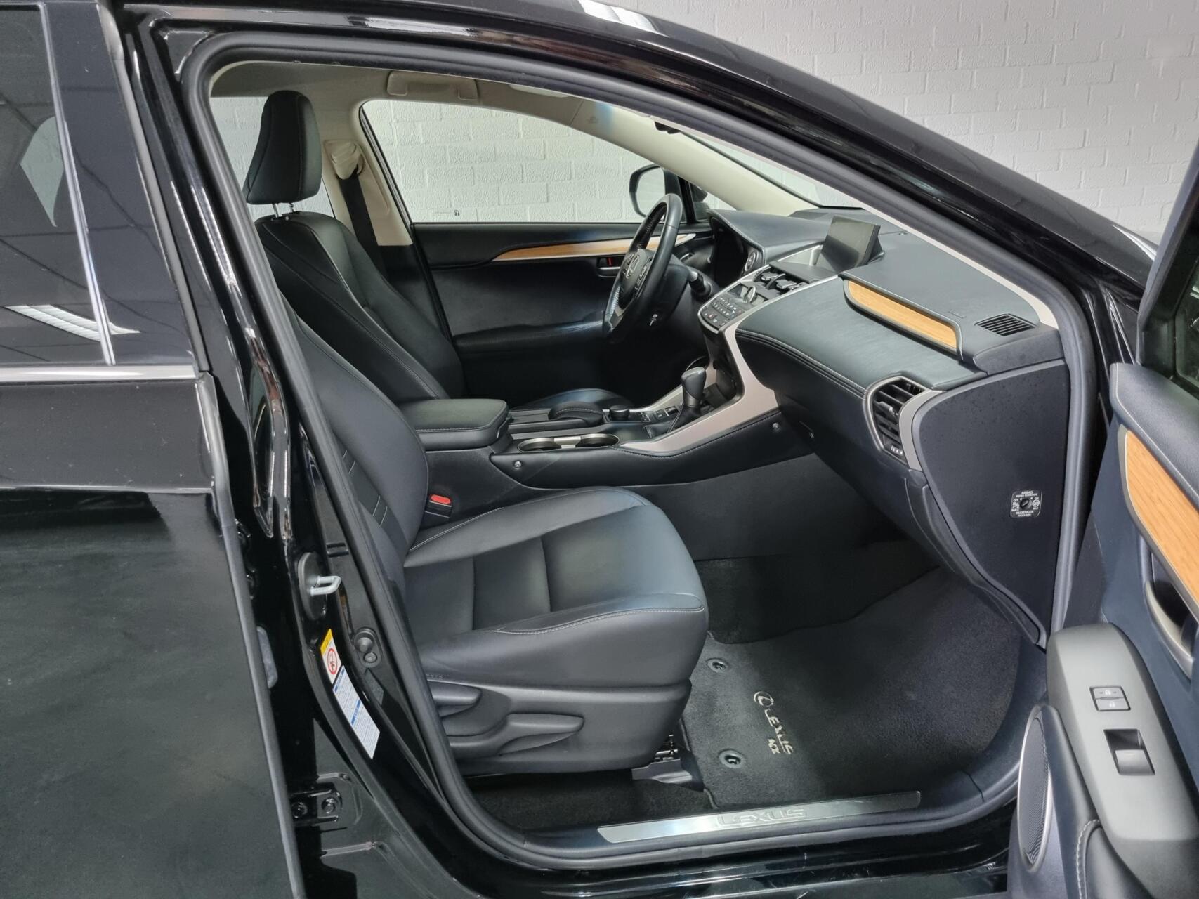 Foto van Lexus Lexus Nx300h
