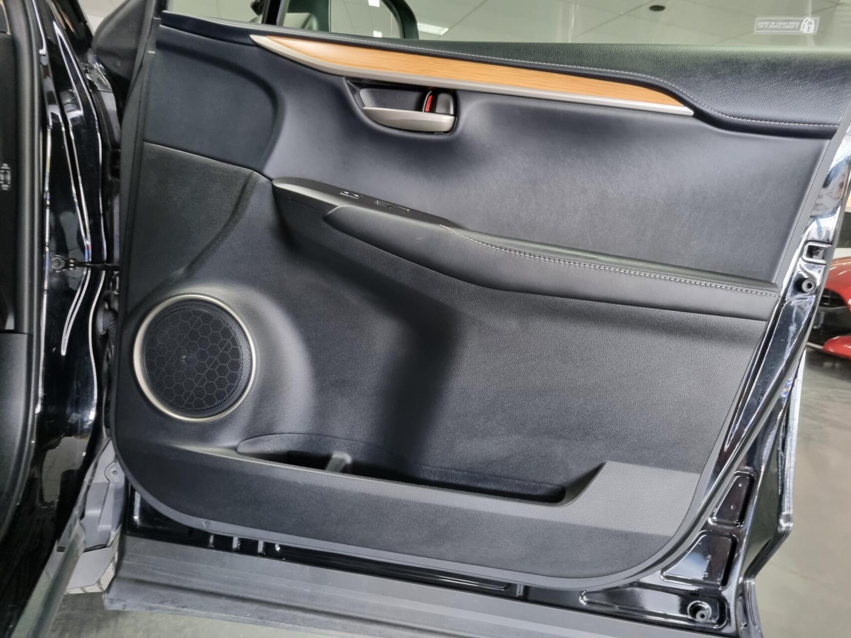 Foto van Lexus Lexus Nx300h