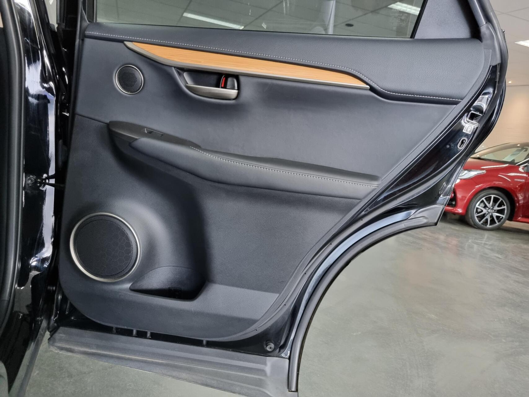 Foto van Lexus Lexus Nx300h
