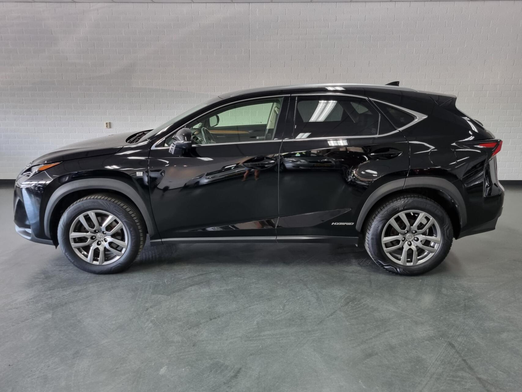 Foto van Lexus Lexus Nx300h