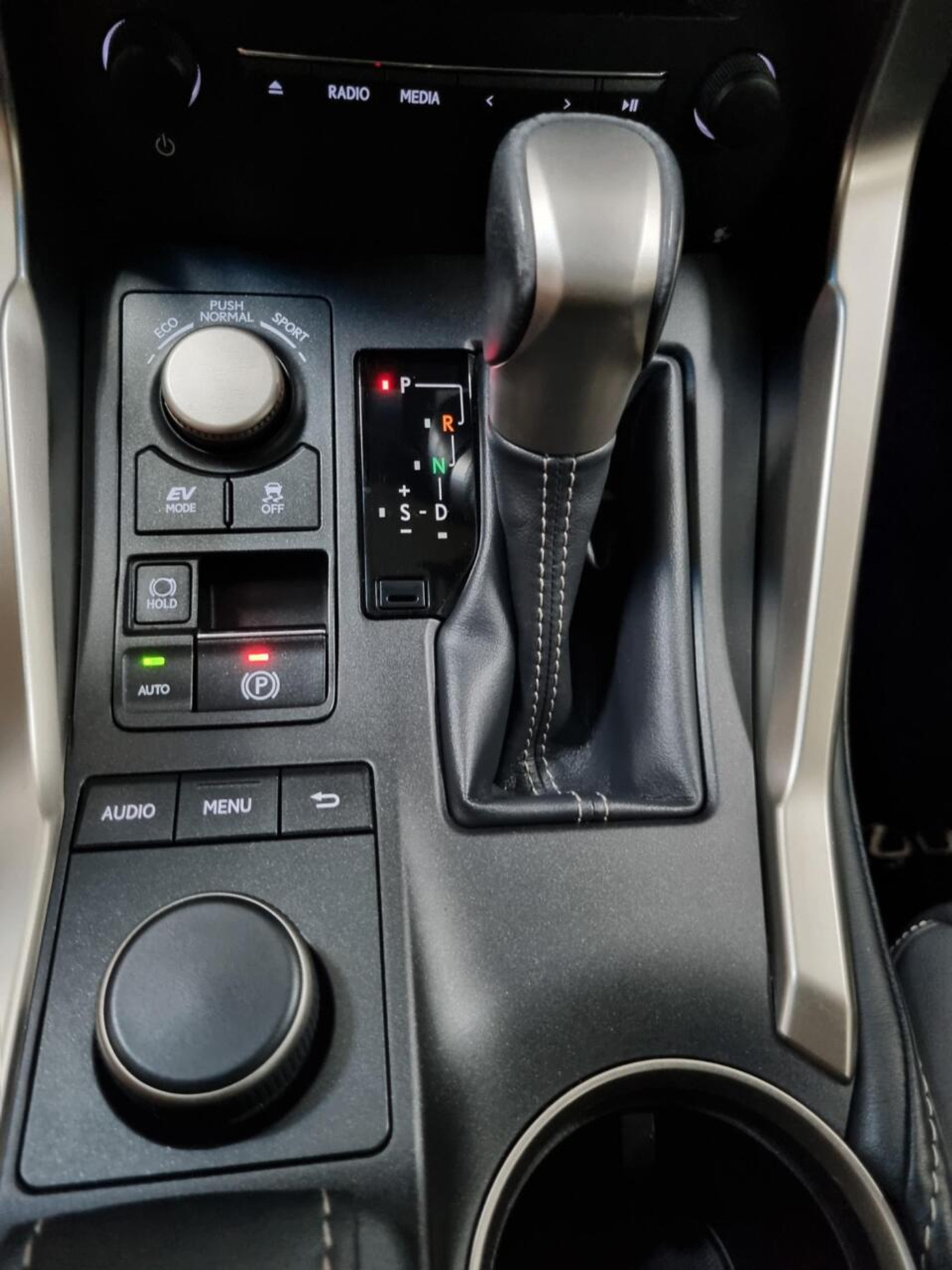 Foto van Lexus Lexus Nx300h