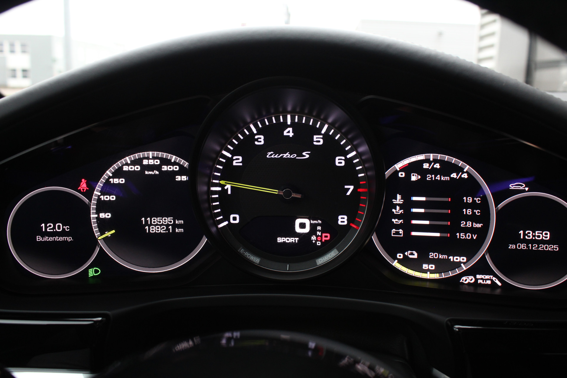 Foto van Porsche Panamera Turbo S E-hybrid