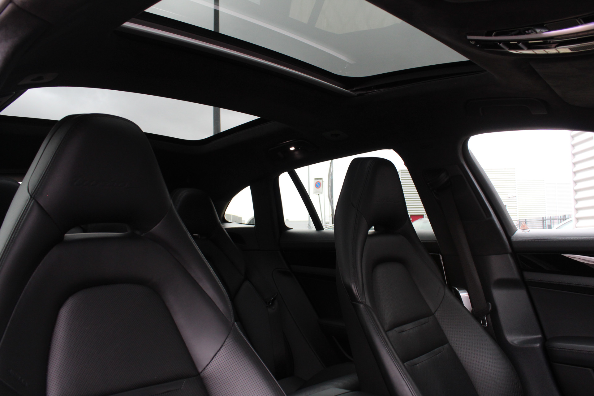 Foto van Porsche Panamera Turbo S E-hybrid