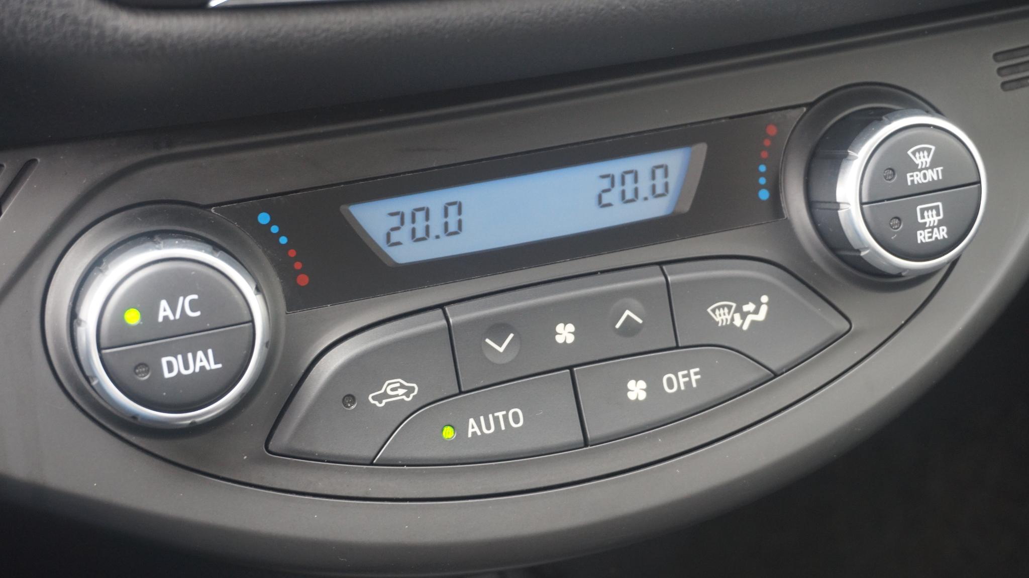 Foto van Toyota Toyota Yaris Hybrid
