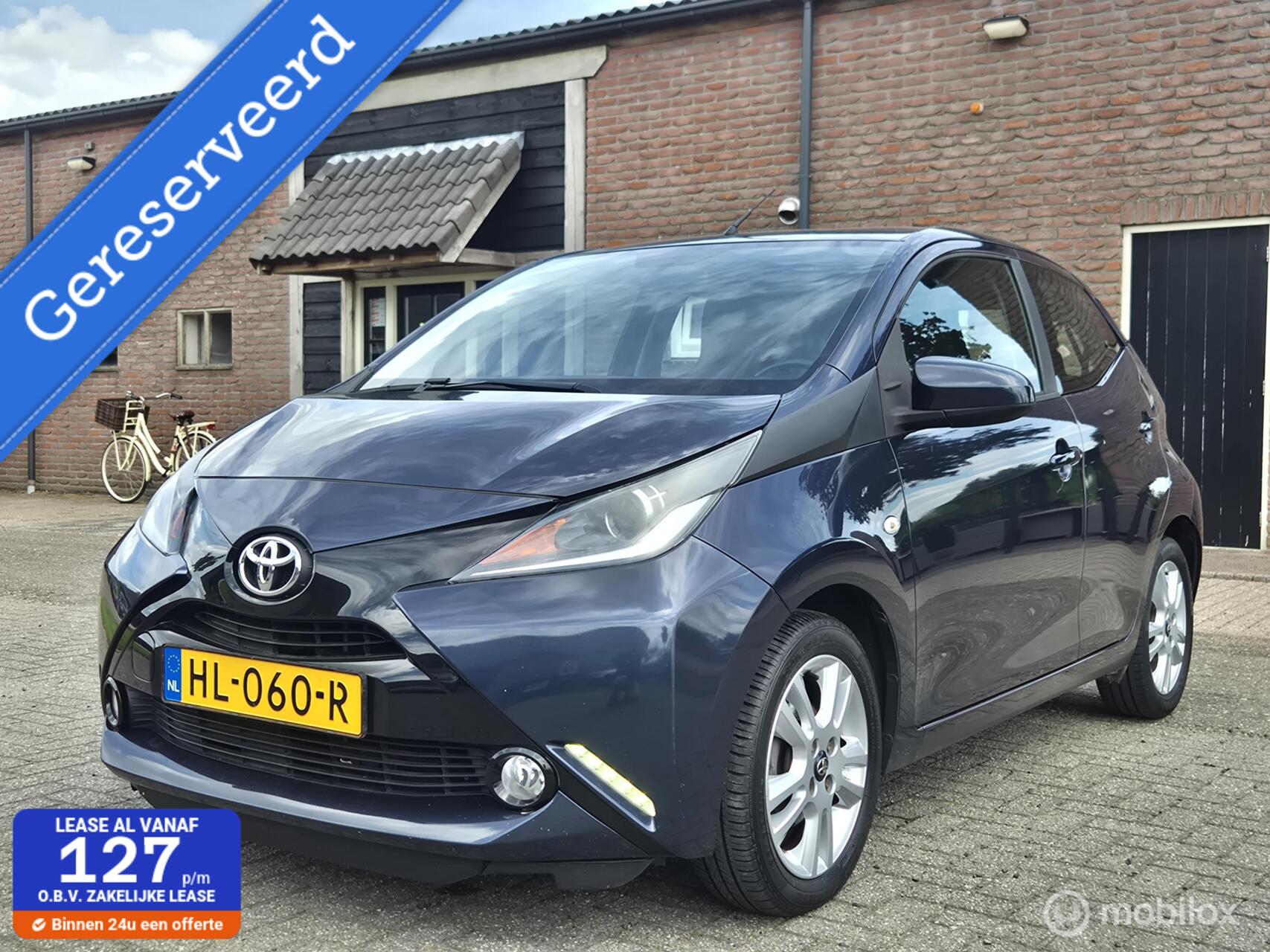 Toyota Toyota Aygo 1.0 VVT-i x-play I Camera I Airco I CV I Cruise 2016 - voorkant