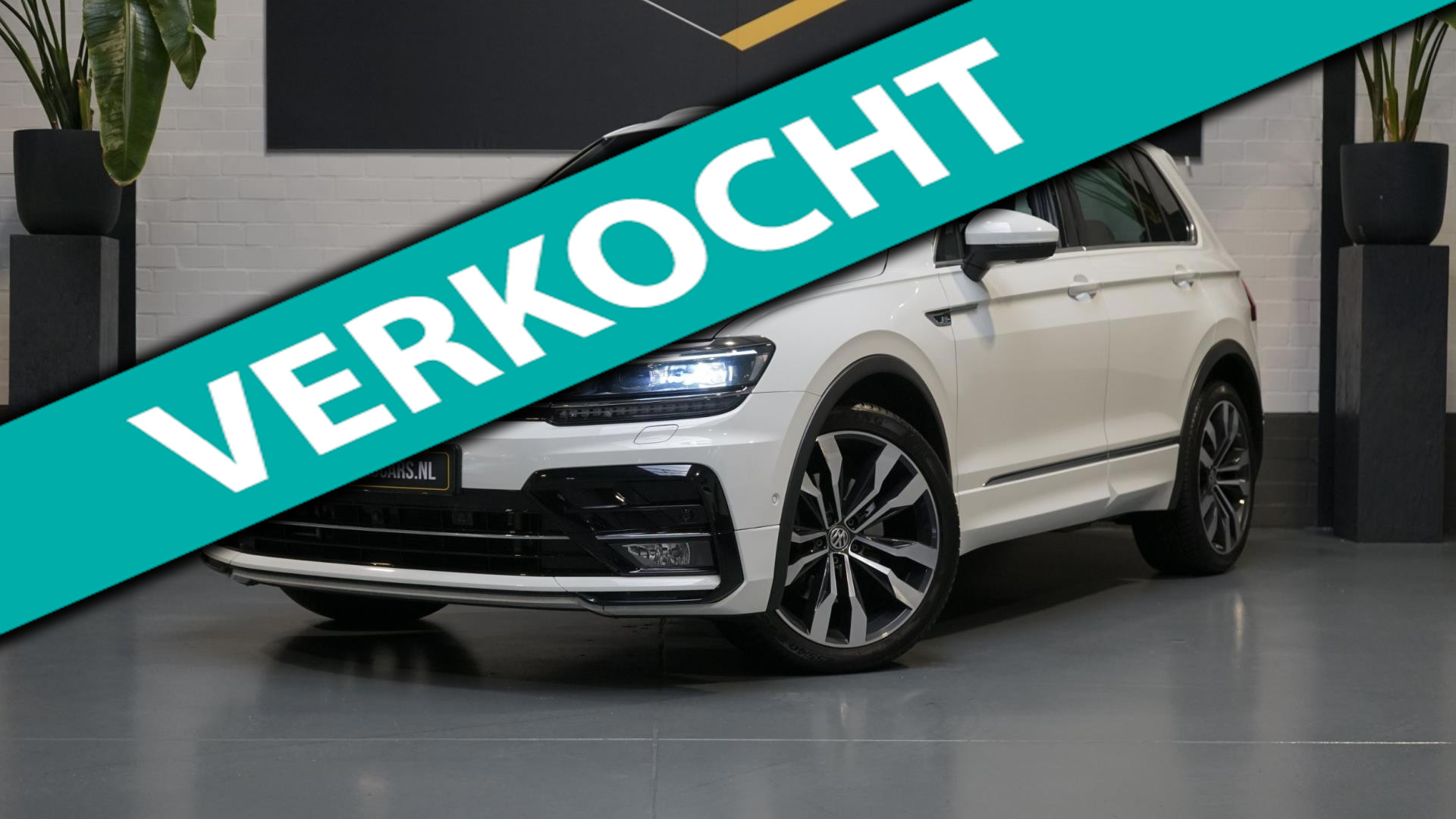 Volkswagen Tiguan 2.0 TSI 3x R-Line AUTOMAAT-360 CAM-ACC-HUD-KEYLESS-LEDER-MEMORY-NAVIGATIE-PANORAMA-VIRTUEEL-TREKHAAK 2018 - voorkant