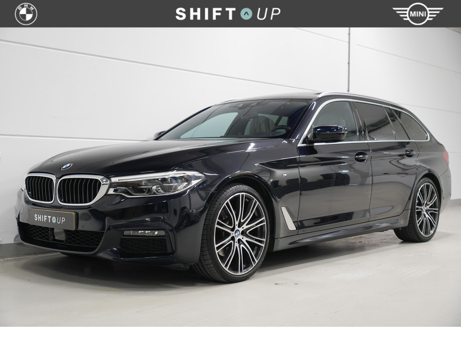 BMW 520i Touring 520i M-Sport | Panoramadak | Adapt. Cruise Control 2020 - voorkant