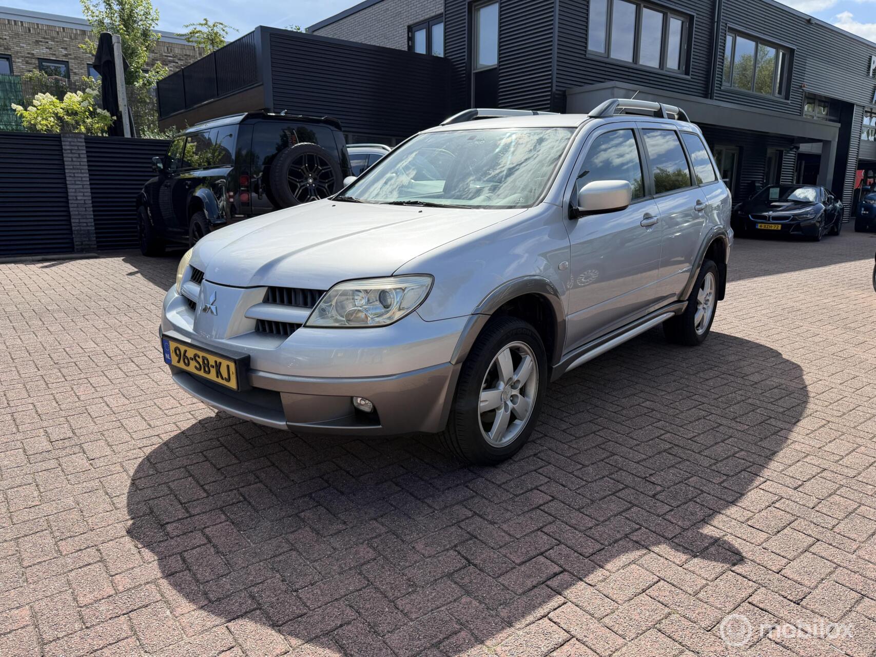 Mitsubishi Mitsubishi Outlander 2.4 Intense 4WD Automaat Airco Trekh Nap 2005 - voorkant