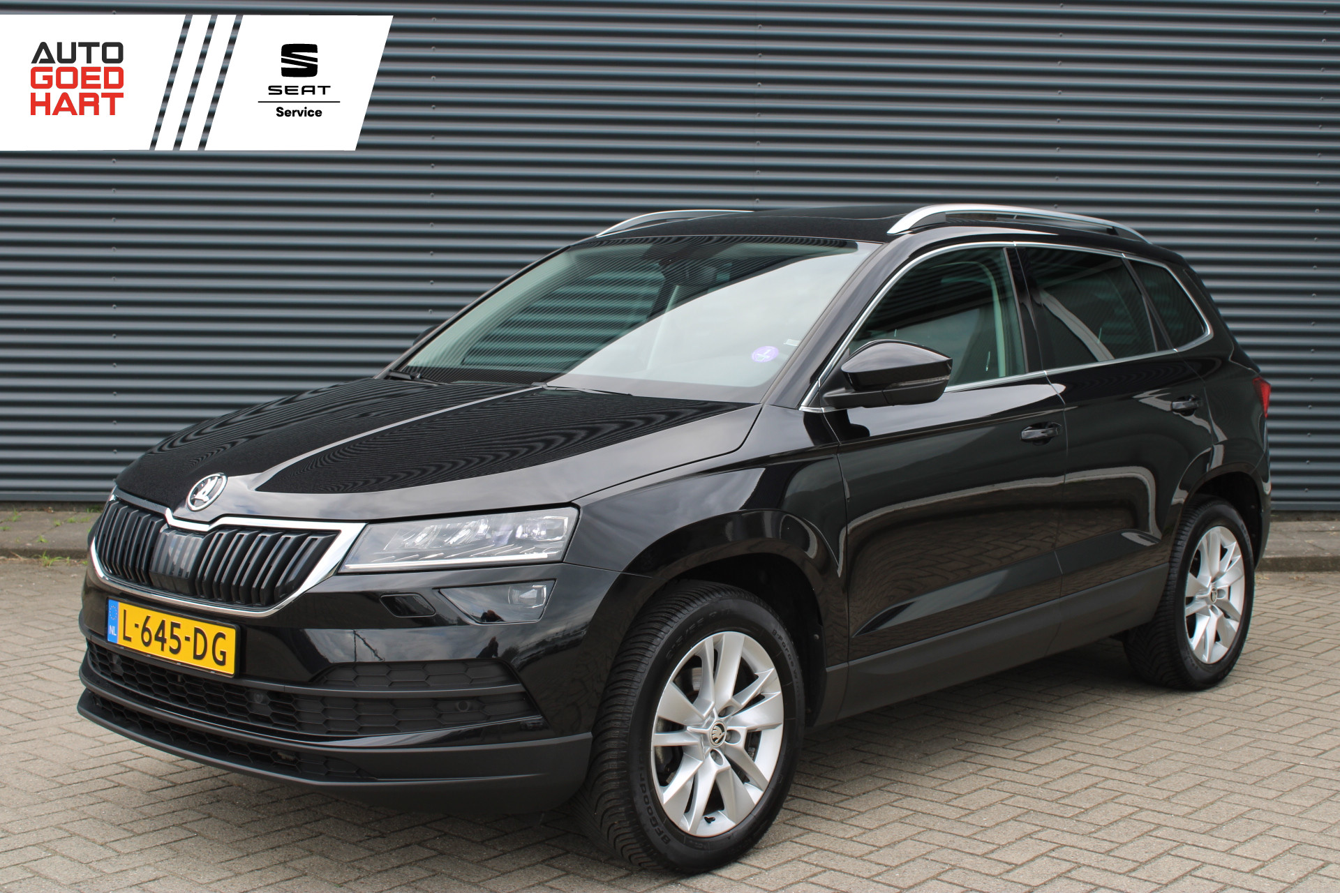 Skoda Karoq 1.5 TSI ACT Business Ed. Plus Panoramadak Camera Zwenk-Trekhaak Full-Led 2021 - voorkant