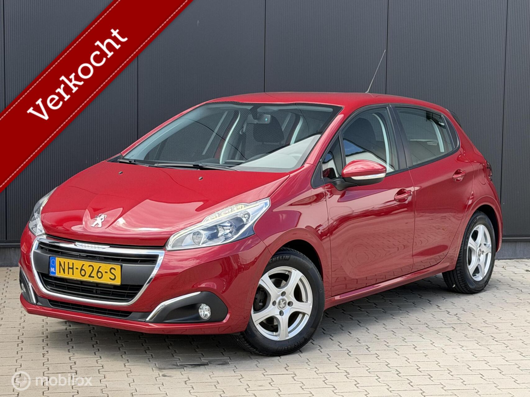 Peugeot 208 1.2 82PK Blue Lion | AIRCO | CARPLAY | TREKHAAK | 2017 - voorkant