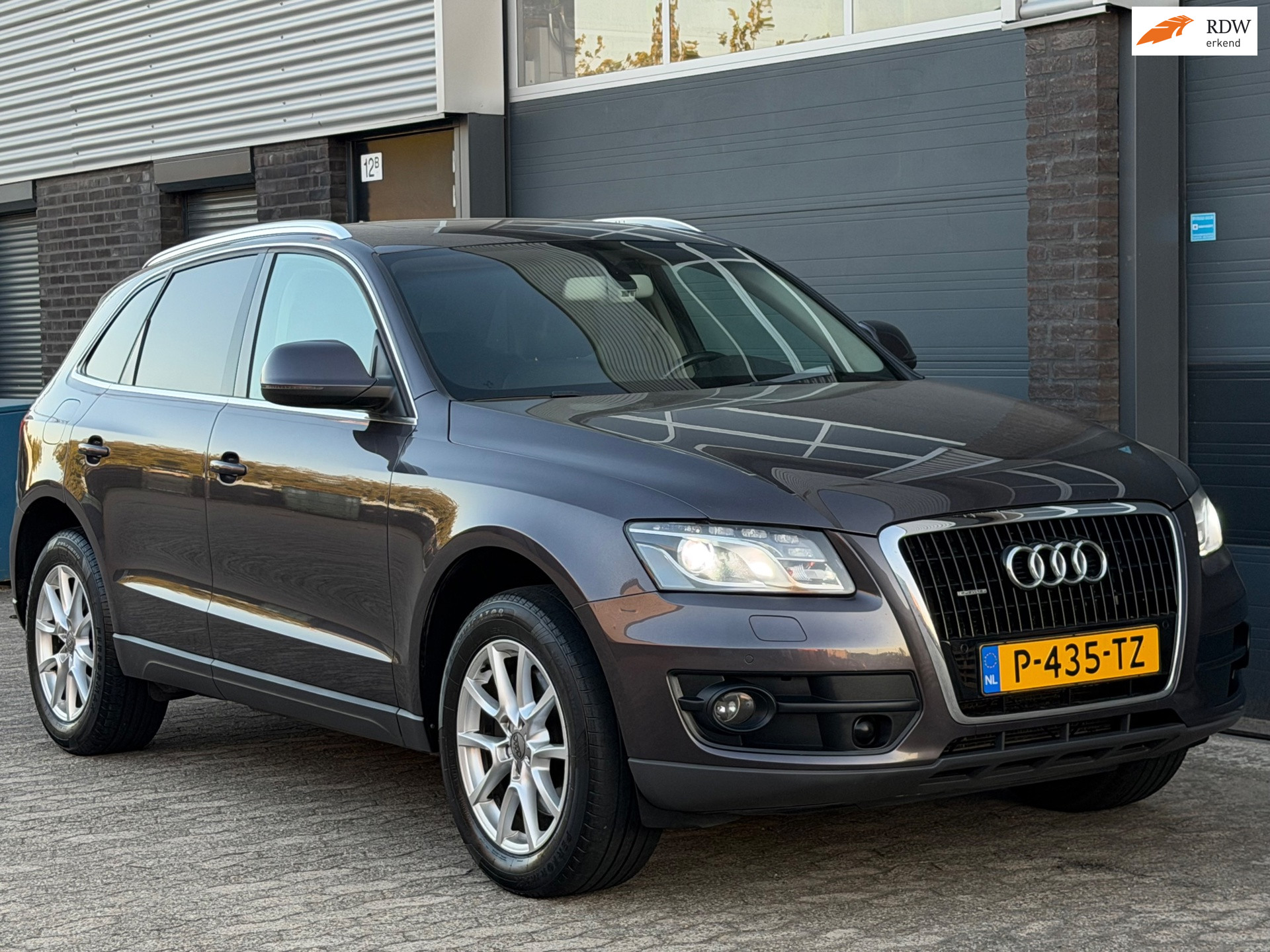 Audi Audi Q5 3.2 FSI quattro Pro Line PANO LEER CAMERA ACC CLIMA TREKHAAK 2010 - voorkant