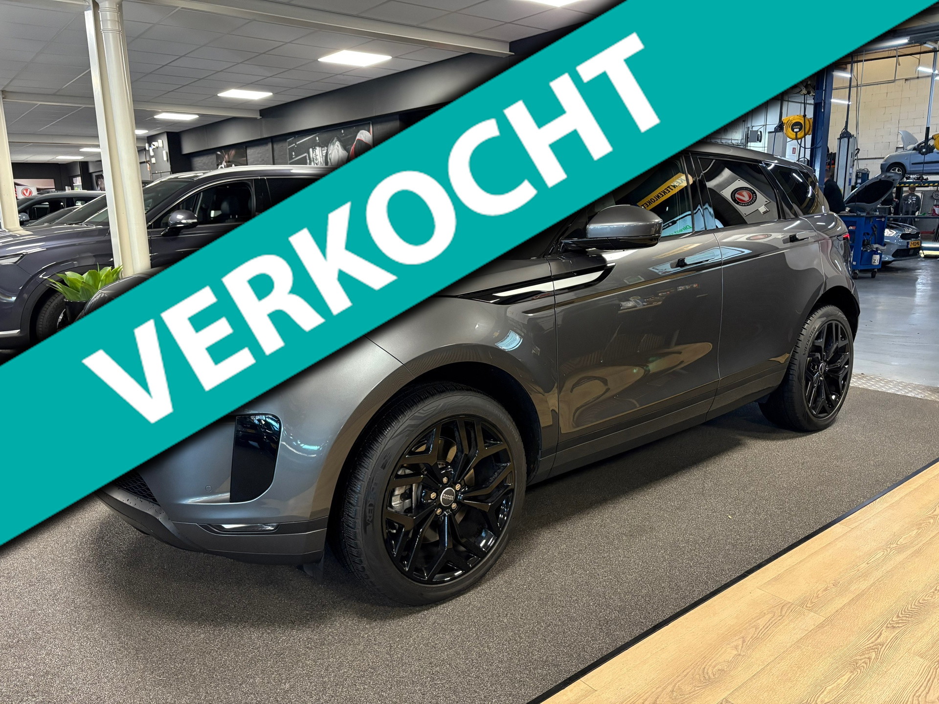 Land Rover Range Rover Evoque 2.0 D150 AWD HSE/ pano / leer / navi / camera / Meridian / Apple carplay / stoel verw 2019 - voorkant