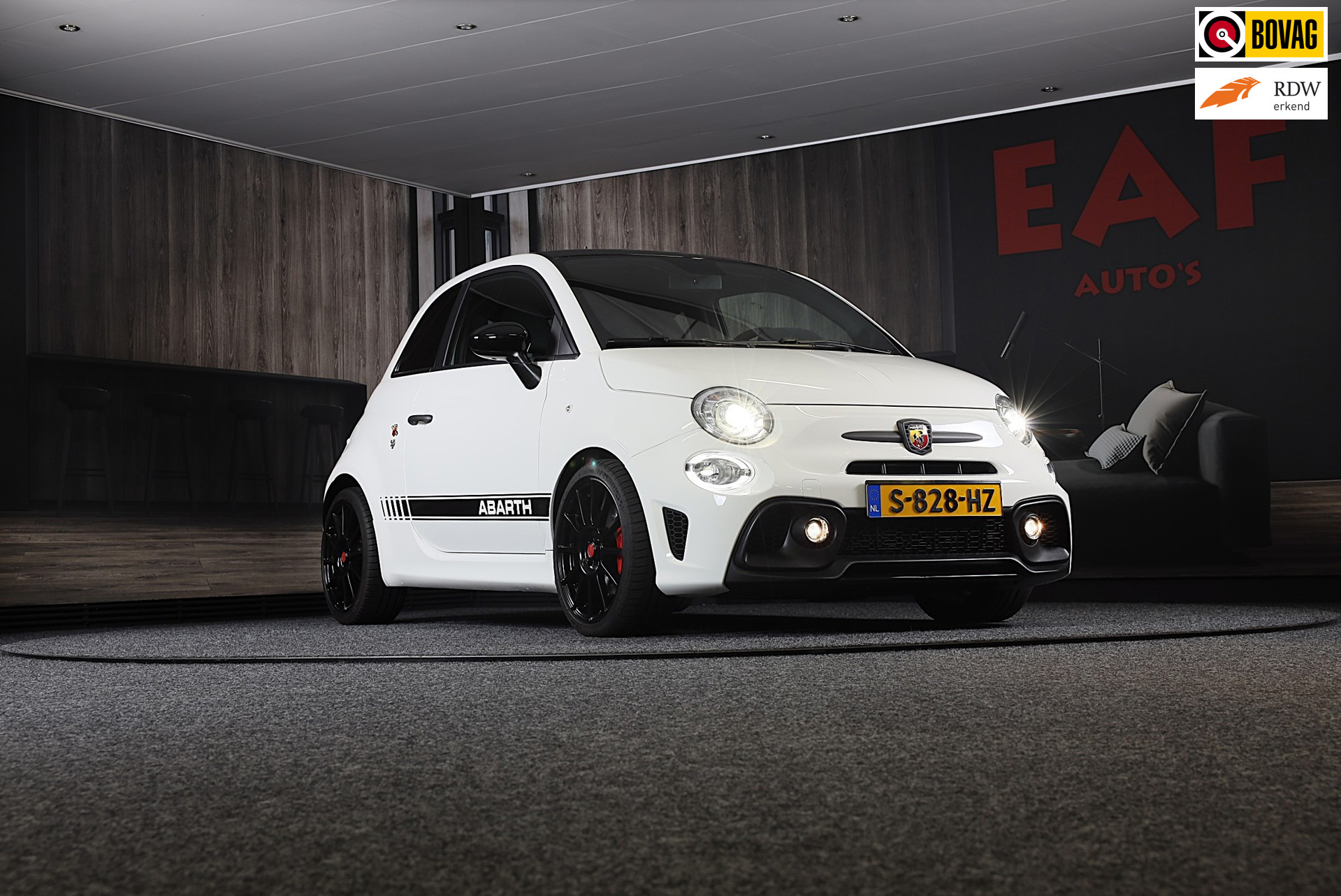 Fiat Abarth 500 1.4 T-Jet Abarth Esseesse 70th Anniversary / Sabelt Stoelen / Carbon / Navi / Ecc / Elek Pakket / Rode Gordels / Led 2021 - voorkant