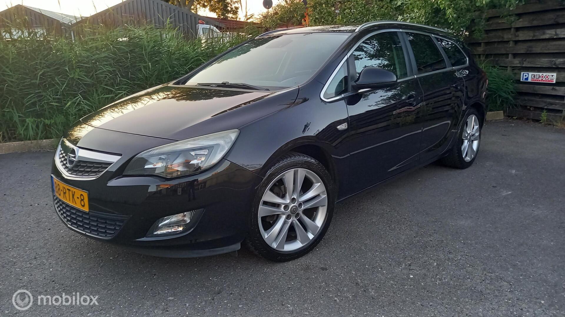 Opel Astra Sports Tourer 1.4 Turbo /Navi/Camera/PDC/6-Bak / Nette Auto 2011 - voorkant