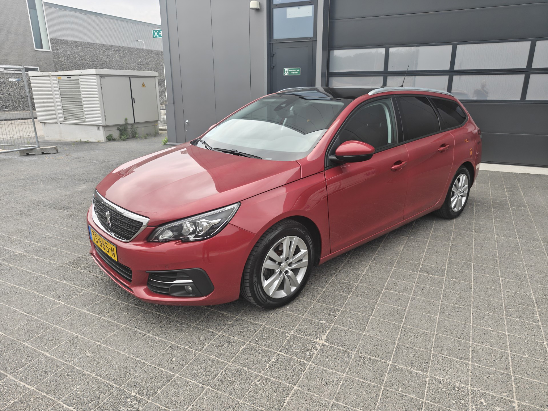 Peugeot 308 1.2 PureTech Blue Lease Executive,Airco,Navi,Cruise control,Parkeer sensoren,Panoramadak 2018 - voorkant