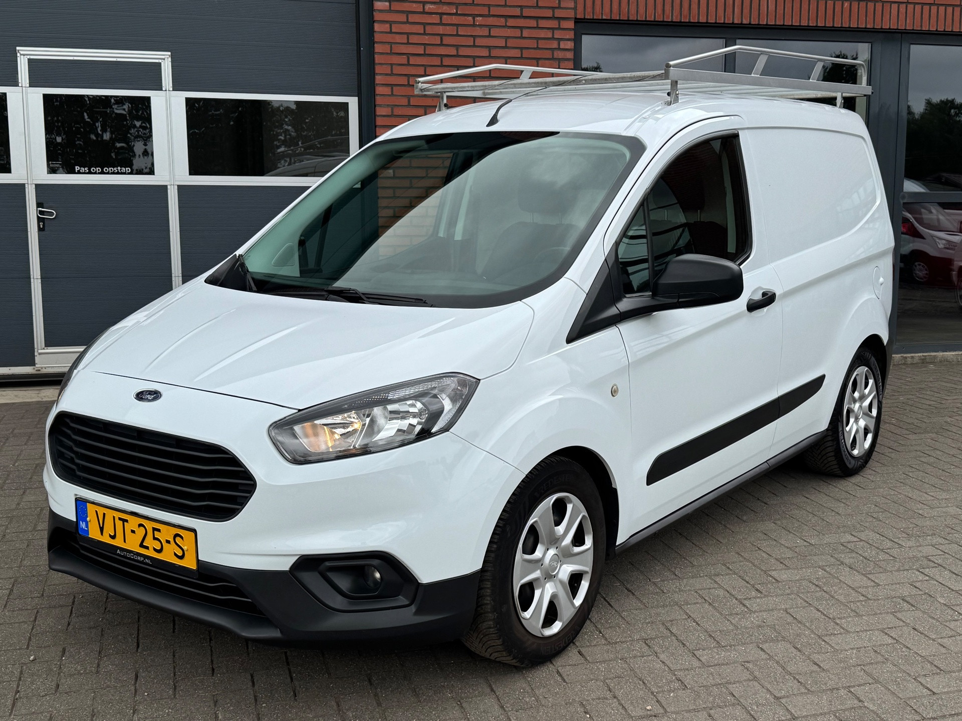 Ford Transit Courier 1.5 TDCI Trend Duratorq S&S 2021 - voorkant